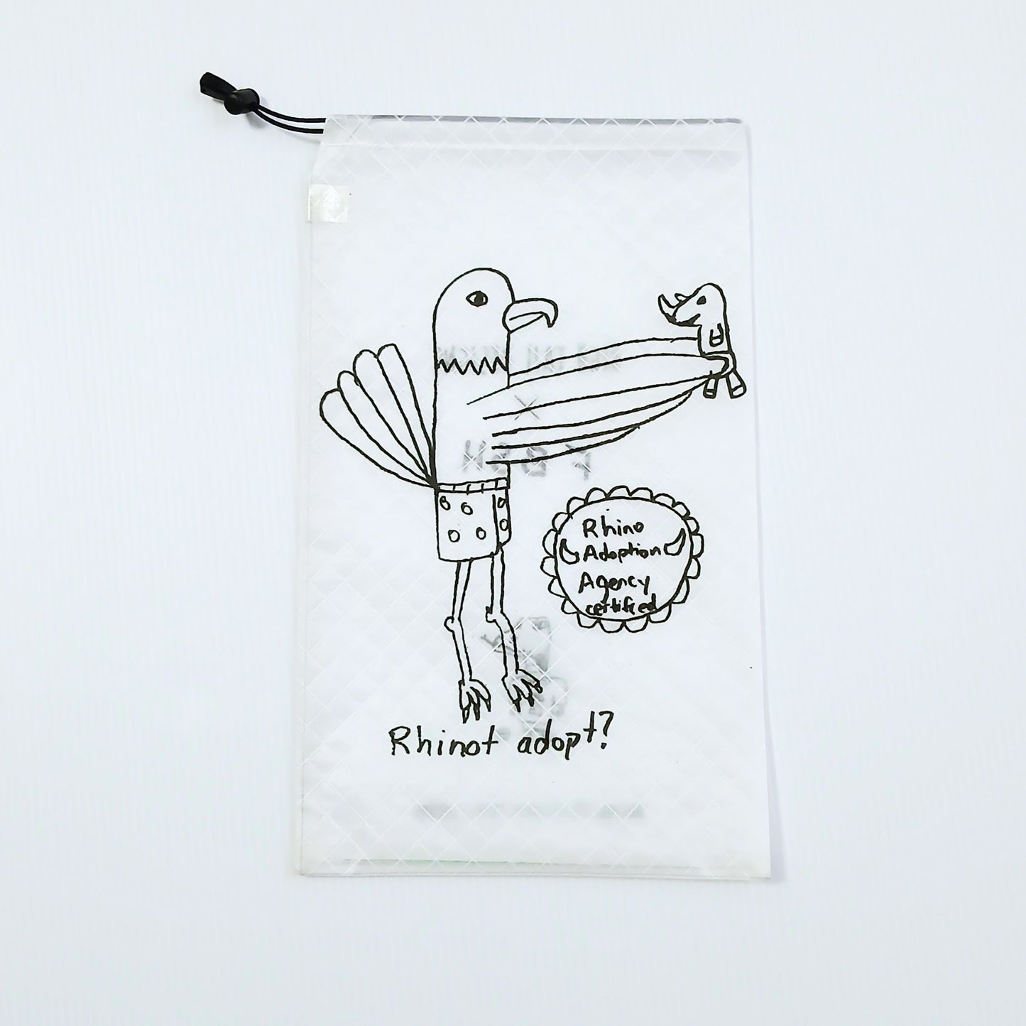 High Tail Designs Ultralight Drawstring Stuff Sack ドローストリングスタッフサック Rhinot? 白無地に黒の線画で、翼にサイを乗せた鳥と手書きの英文、丸い認定バッジを描いた柄、生地の45度格子が透ける実物写真 - 山道具とULギアのお店 Ascend Lite