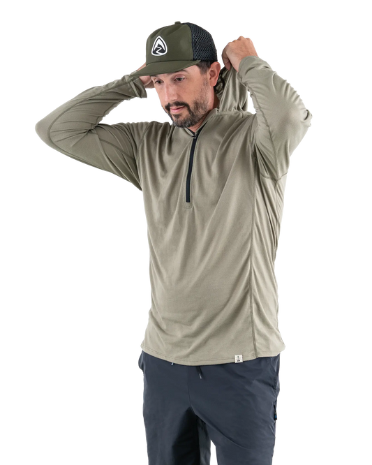 Zpacks Mirage Merino Sun Hoody ミラージュメリノサンフーディ Light Olive - クォータージップを開けて正面から見た着用全体(公式画像) - 山道具とULギアのお店 Ascend Lite