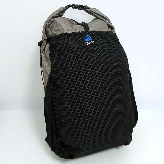 Zpacks Nero Pro ネロプロ 30L 正面 ロールトップを閉じた状態とフロントメッシュポケット - 山道具とULギアのお店 Ascend Lite