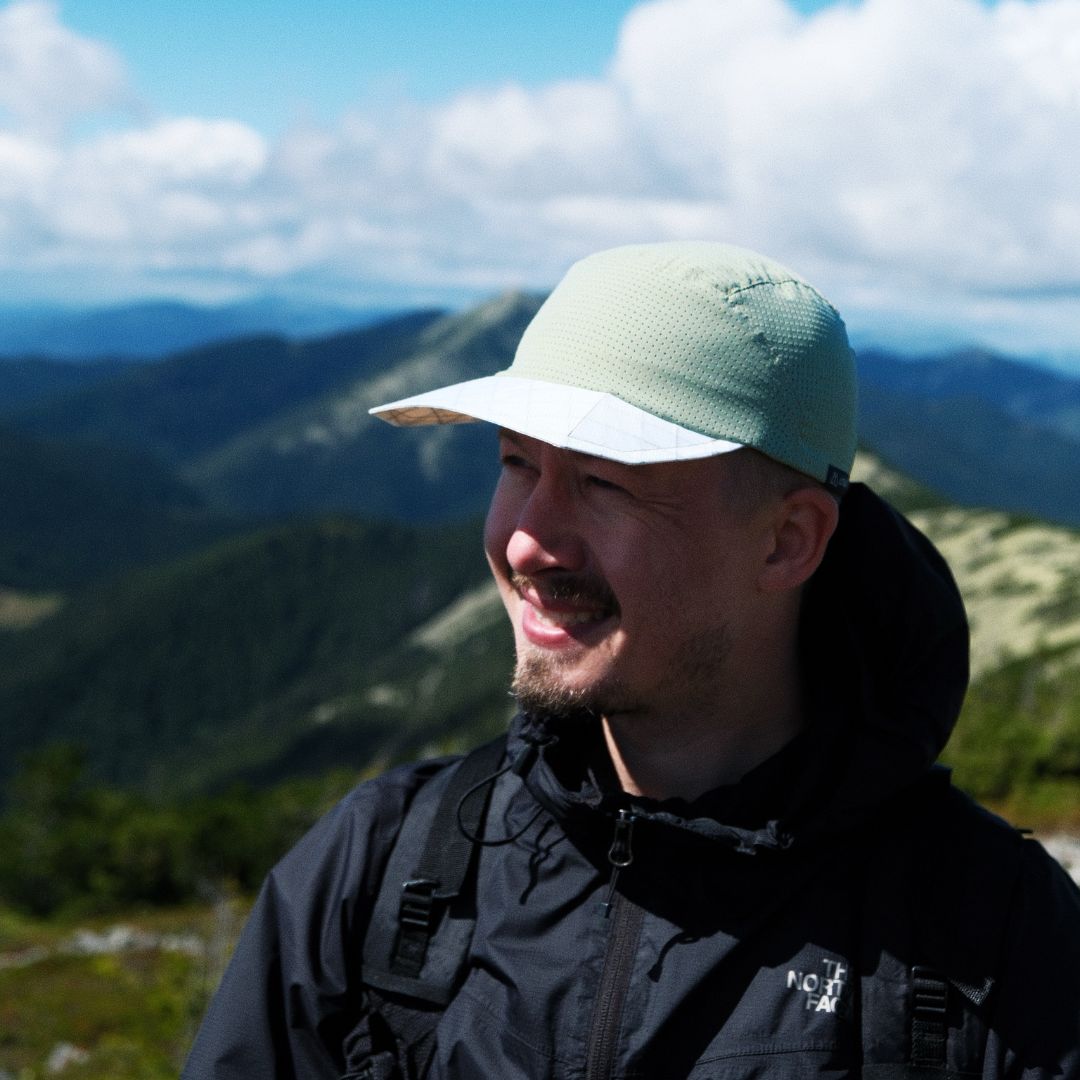 LITEWAY ORIGAMI CAP オリガミキャップ - 山で正面から見た着用イメージ（公式画像） - 山道具とULギアのお店 Ascend Lite