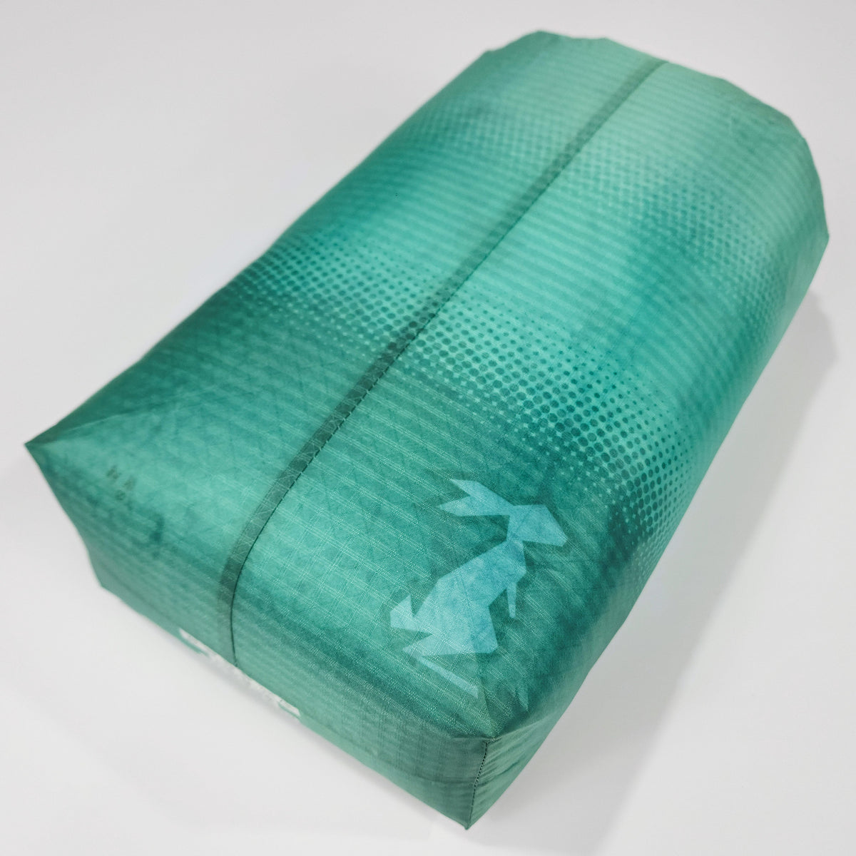 High Tail Designs 10L Stuff Sack ロールトップスタッフサック TX50 Muted Malachite - 昇華プリントのロールトップスタッフサック（公式画像） - 山道具とULギアのお店 Ascend Lite