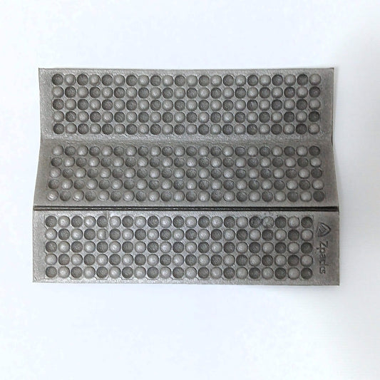 Zpacks Foam Sit Pad フォームシットパッド グレー 3セクション 展開状態（Zpacksロゴ入りの面） - 山道具とULギアのお店 Ascend Lite