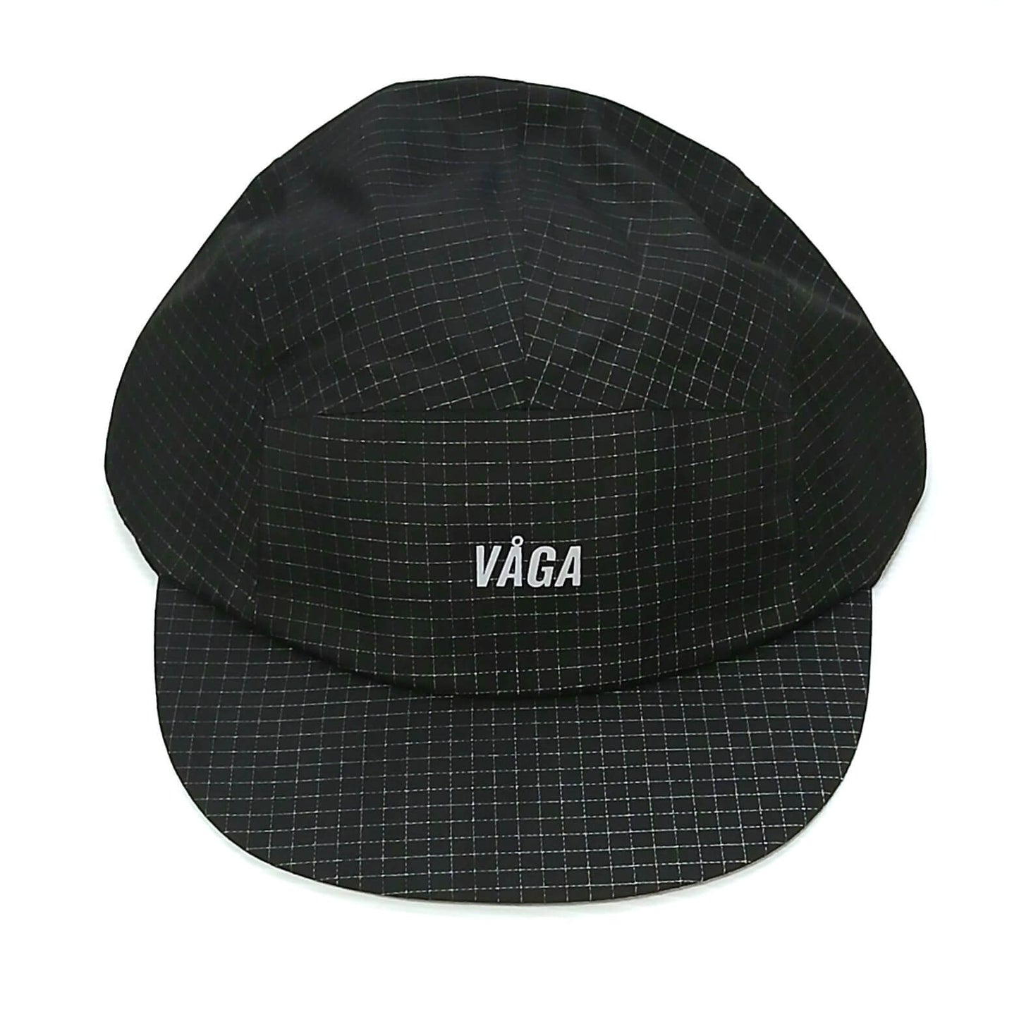 VAGA Night Club Cap ナイトクラブキャップ ブラック 正面からの実物写真 - 黒地に細かい格子状の反射ラインが走る生地とフロント中央の白いVAGAロゴ、短いつば - 山道具とULギアのお店 Ascend Lite