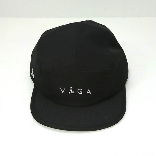 VAGA Club Cap クラブキャップ ストームブラック 実物写真 正面 - 5パネルクラウン中央の高密度織りVAGAラベル - 山道具とULギアのお店 Ascend Lite
