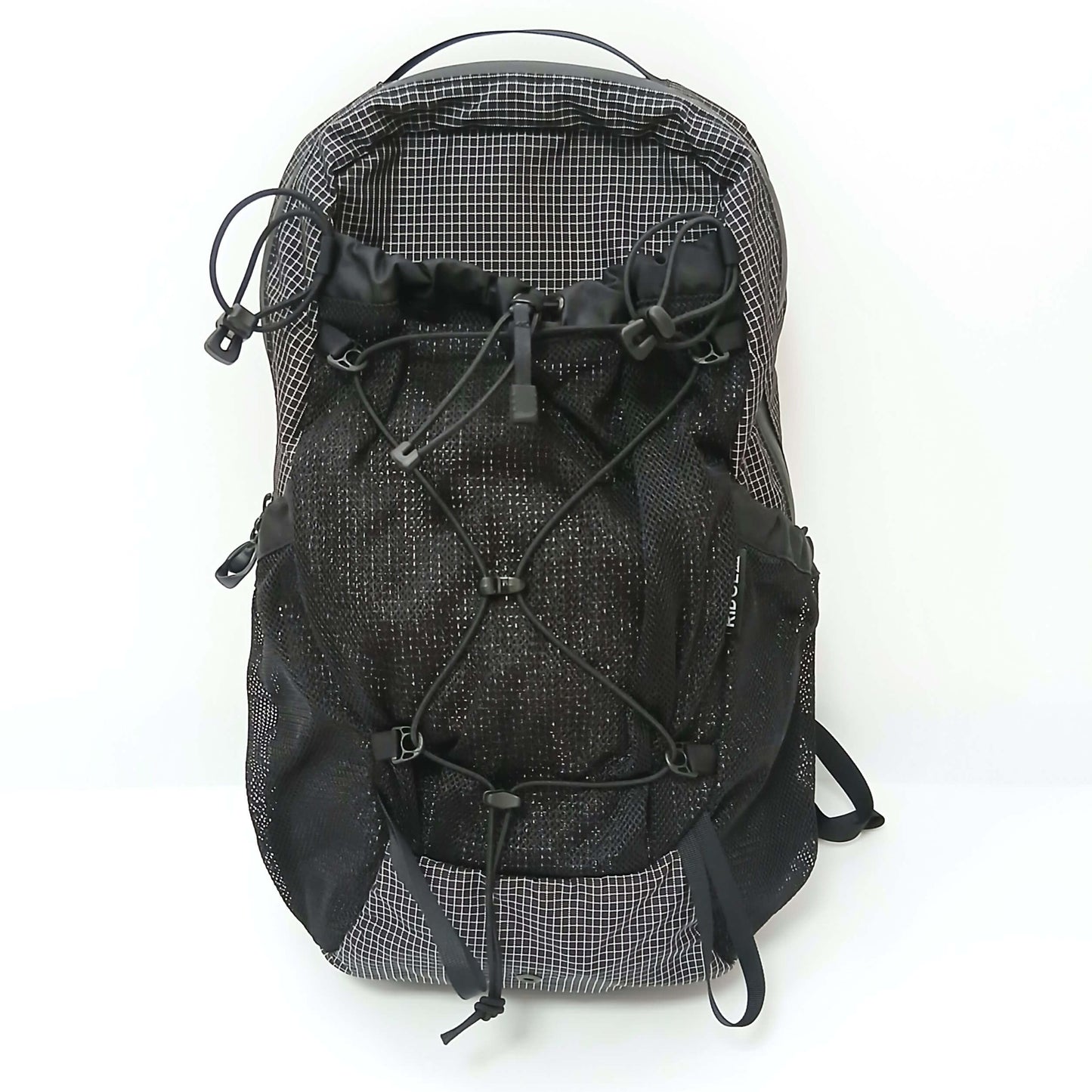 RIDGE MOUNTAIN GEAR One Mile MP ワンマイルMP Black 正面（フロントメッシュポケットとバンジーコード） - 山道具とULギアのお店 Ascend Lite
