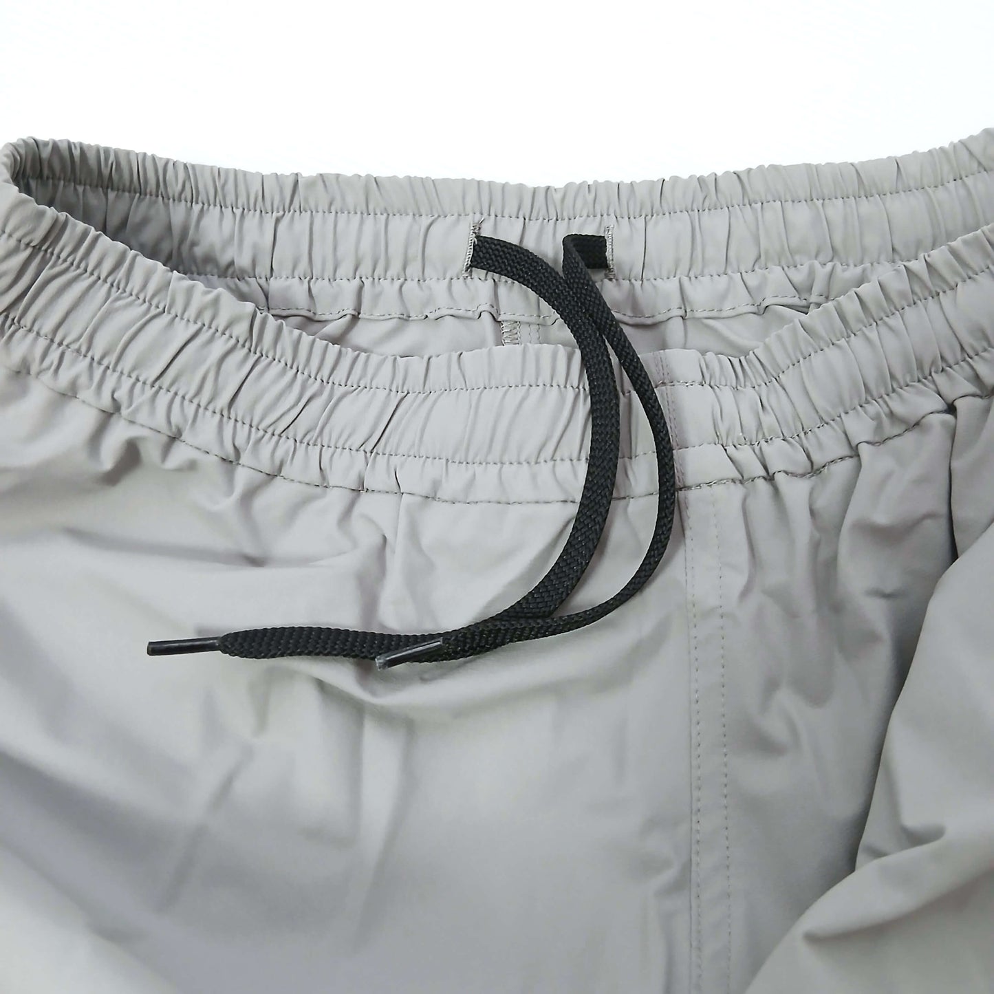 RIDGE MOUNTAIN GEAR Unwind Pants アンワインドパンツ Soft Graphite ウエストのゴムとドローコードの実物写真 - 山道具とULギアのお店 Ascend Lite