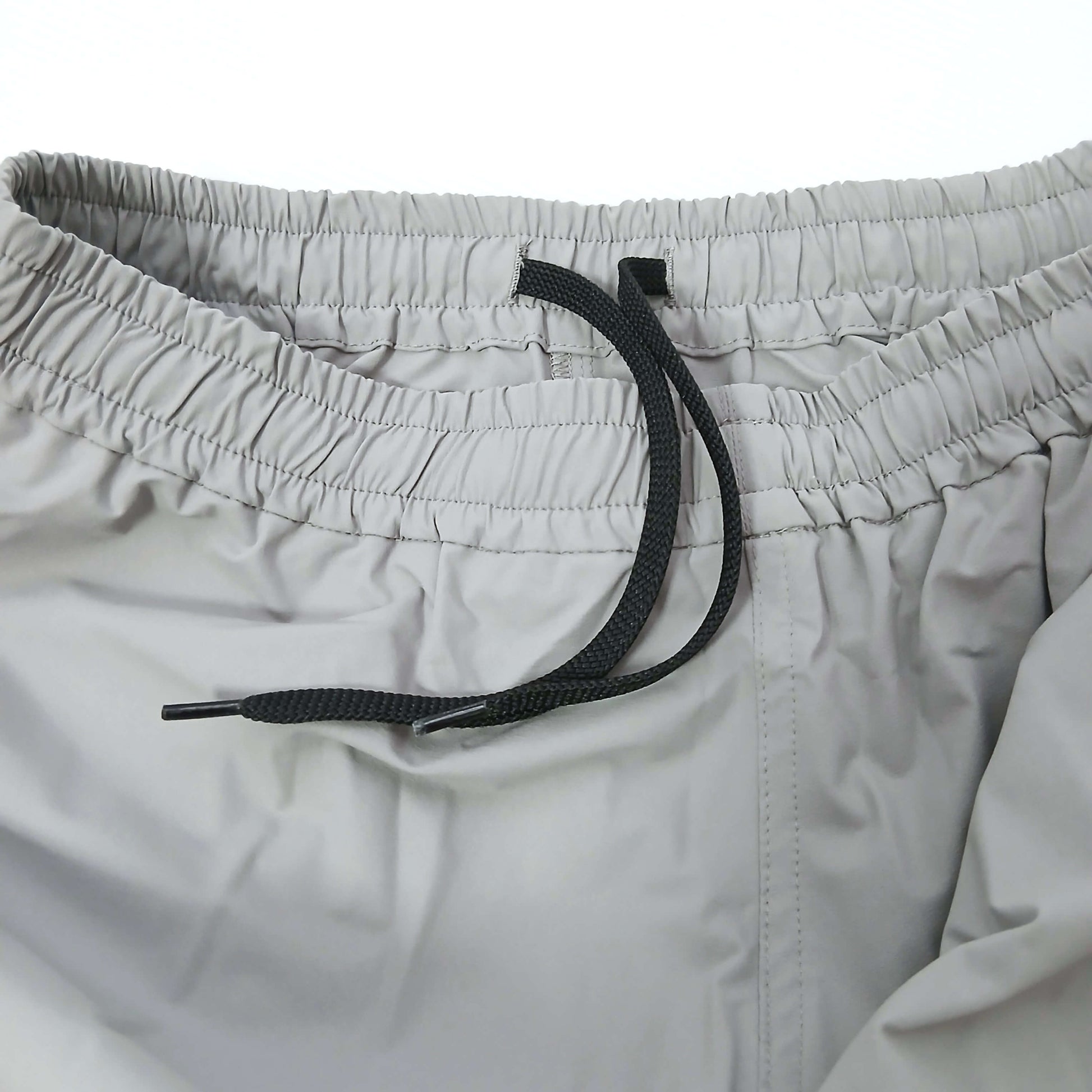 RIDGE MOUNTAIN GEAR Unwind Pants アンワインドパンツ Soft Graphite ウエストのゴムとドローコードの実物写真 - 山道具とULギアのお店 Ascend Lite