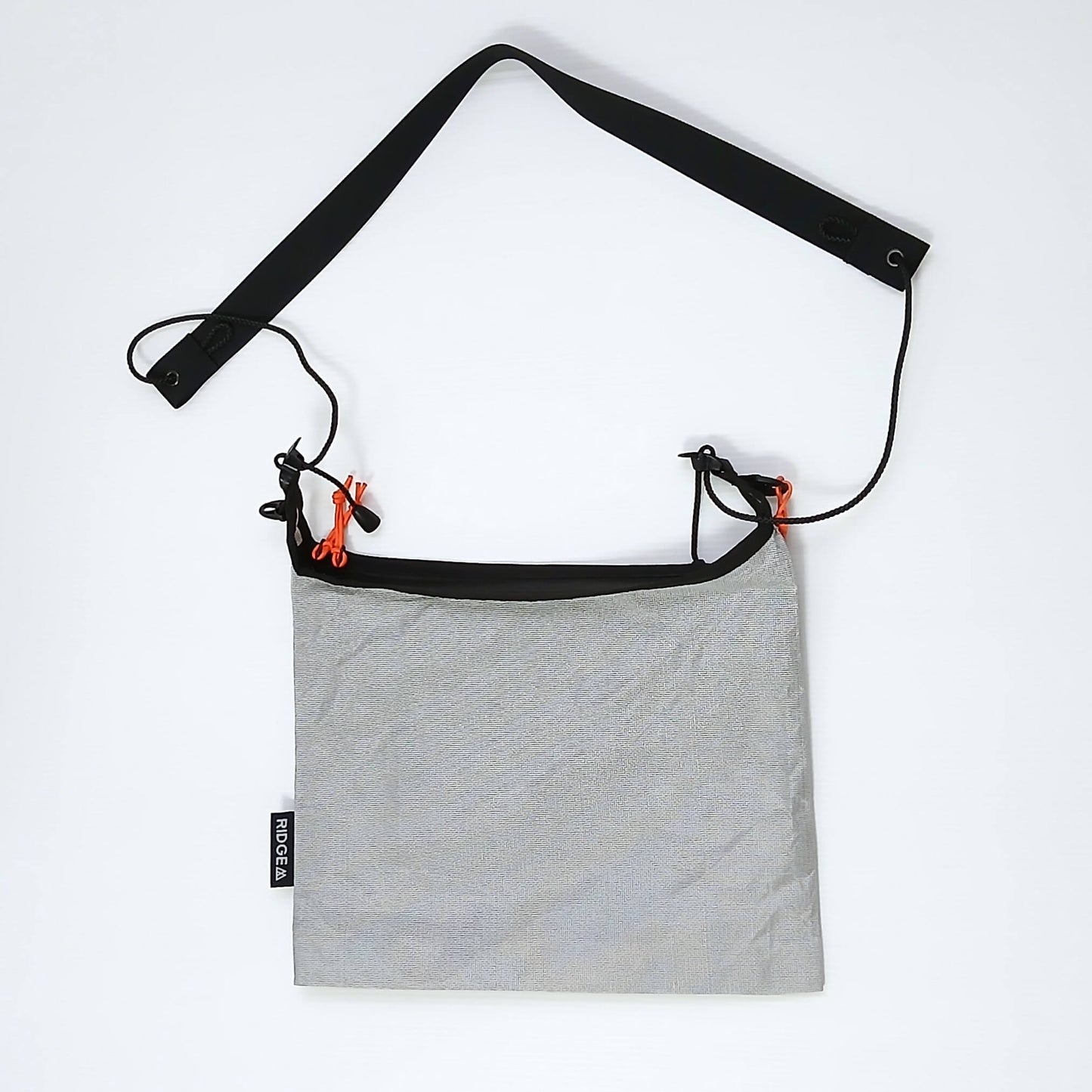 RIDGE MOUNTAIN GEAR Sacoche サコッシュ ショルダーテープを広げて平置きした全体（Glacier Grey）の実物写真 - 山道具とULギアのお店 Ascend Lite