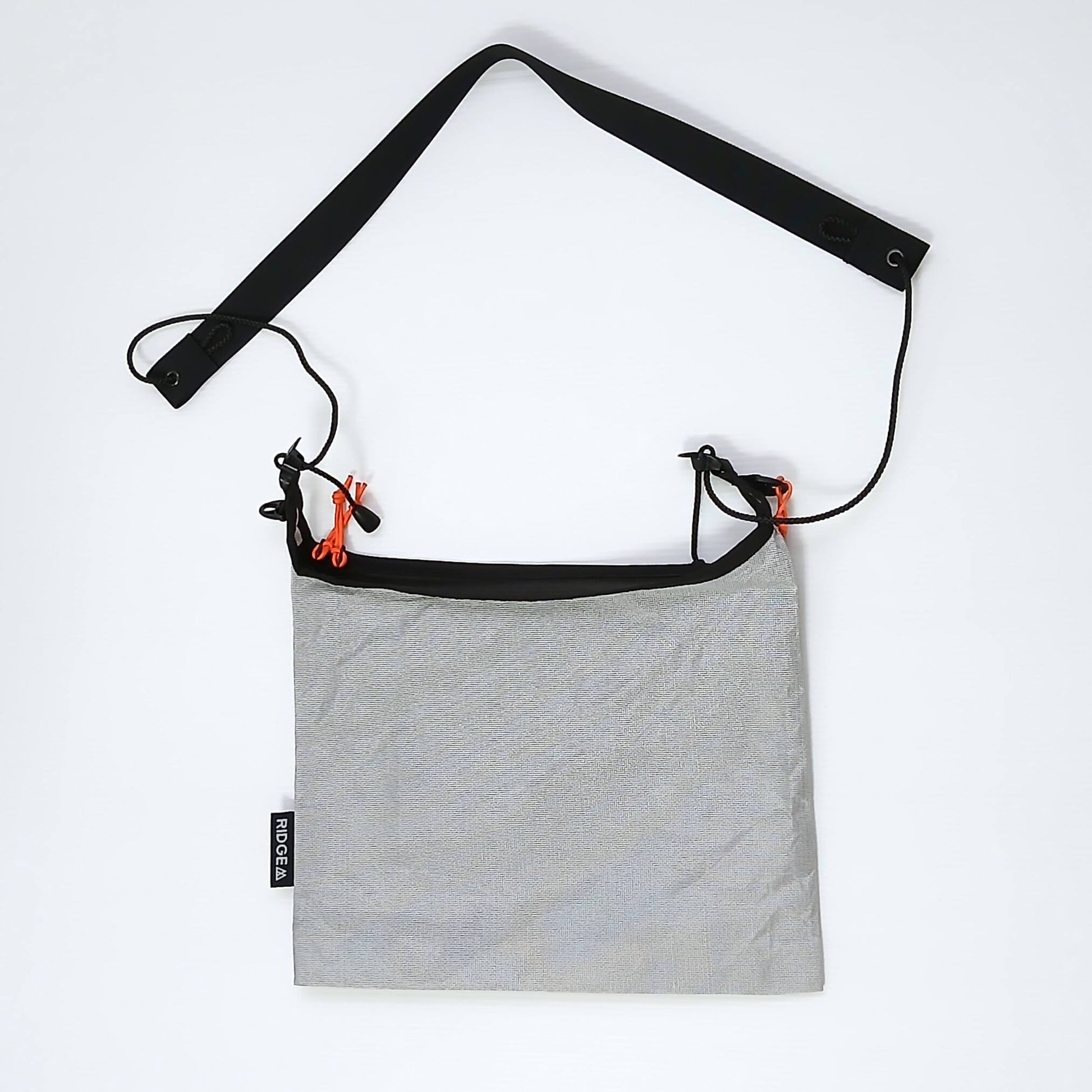 RIDGE MOUNTAIN GEAR Sacoche サコッシュ ショルダーテープを広げて平置きした全体（Glacier Grey）の実物写真 - 山道具とULギアのお店 Ascend Lite