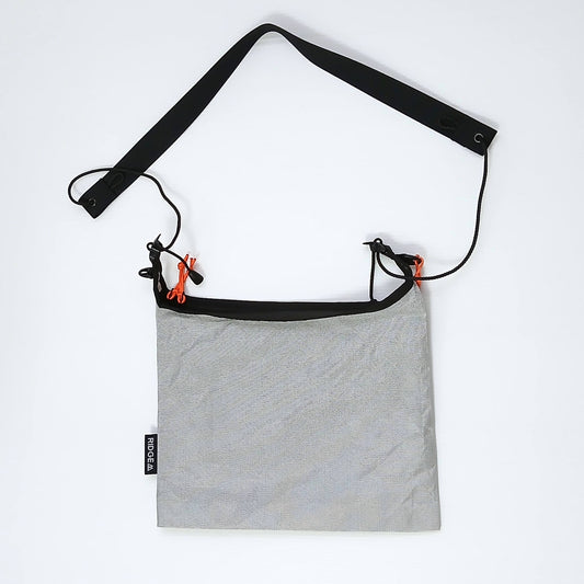 RIDGE MOUNTAIN GEAR Sacoche サコッシュ ショルダーテープを広げて平置きした全体（Glacier Grey）の実物写真 - 山道具とULギアのお店 Ascend Lite