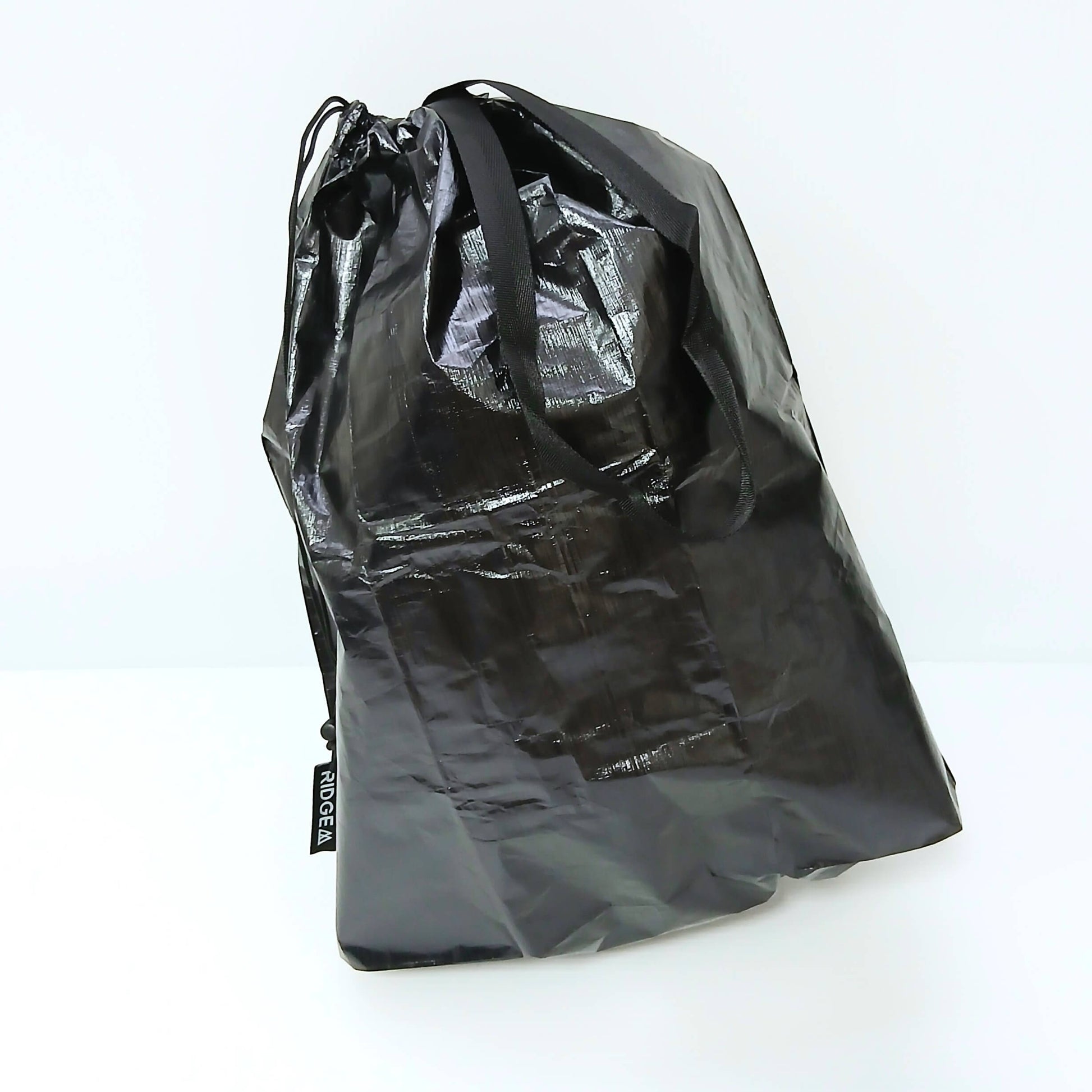 RIDGE MOUNTAIN GEAR Stuff Sack スタッフサック Deep Black 中身を入れて口を絞った状態の実物写真 - 山道具とULギアのお店 Ascend Lite
