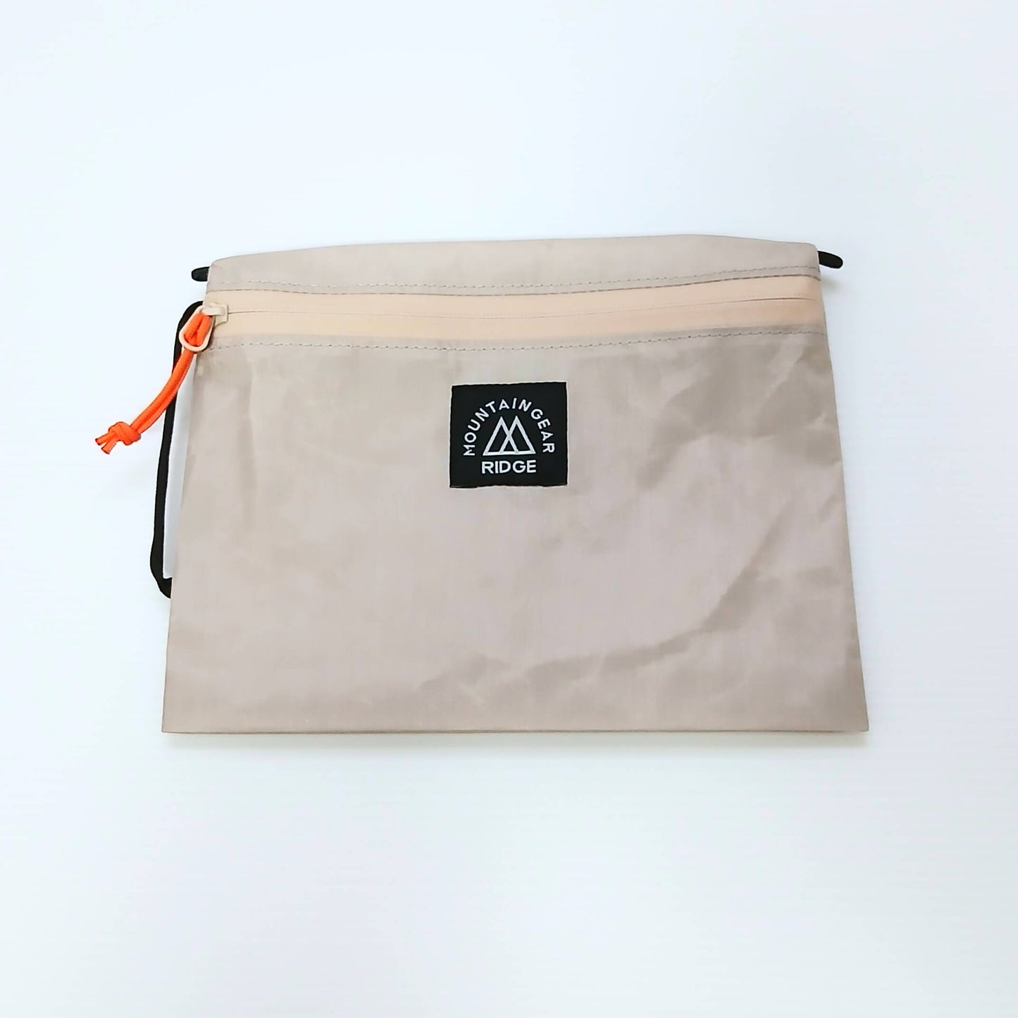RIDGE MOUNTAIN GEAR Travel Pouch Plus トラベルポーチプラス ベージュ系カラーを平置きした正面全体 - 山道具とULギアのお店 Ascend Lite