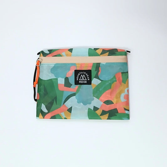 RIDGE MOUNTAIN GEAR JUN OSON×RIDGE Travel Pouch Plus トラベルポーチプラス 全体（プリント柄の正面）の実物写真 - 山道具とULギアのお店 Ascend Lite