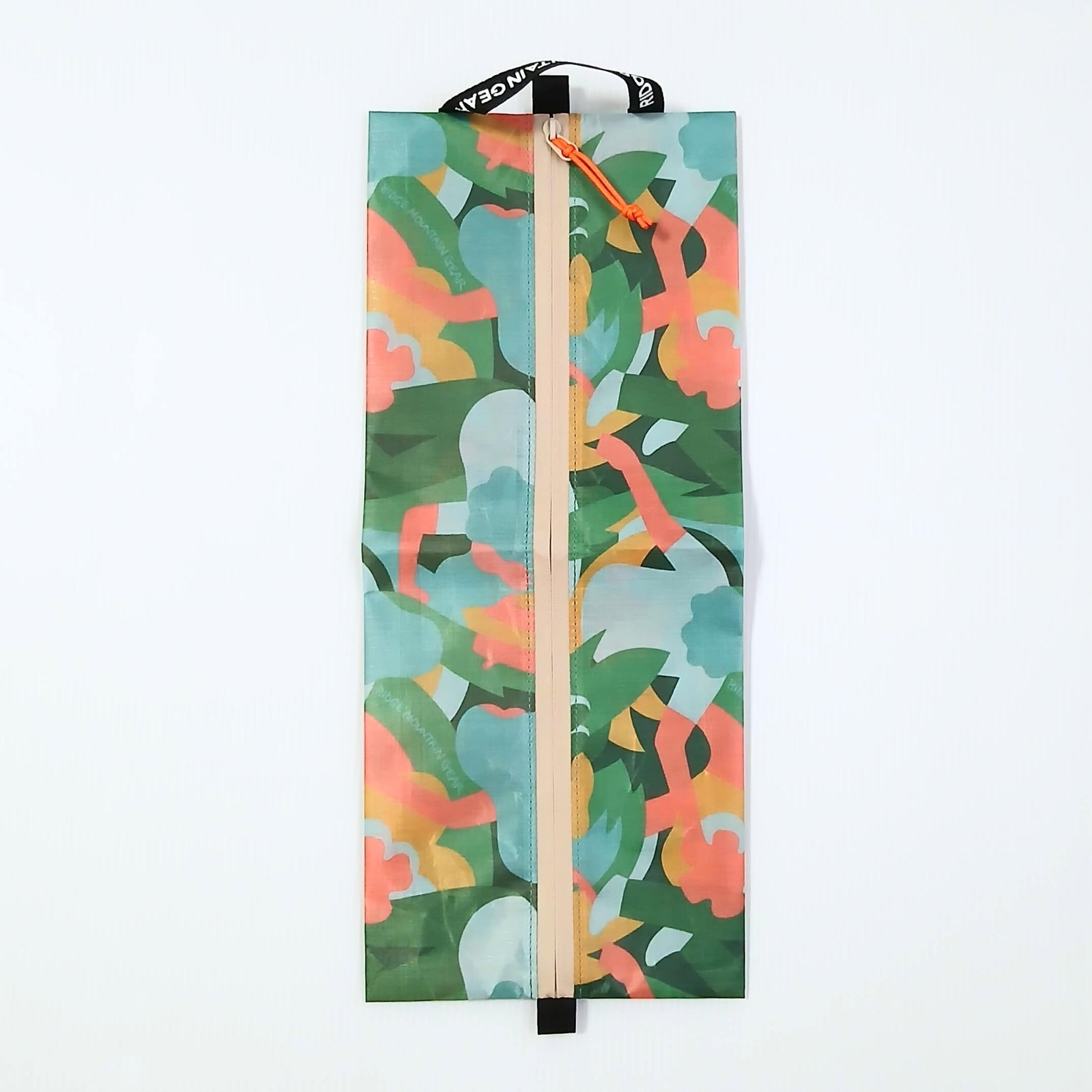 RIDGE MOUNTAIN GEAR JUN OSON×RIDGE Case L ケースL 中身を抜いて平らに畳んだ状態（ファスナー面）の実物写真 - 山道具とULギアのお店 Ascend Lite