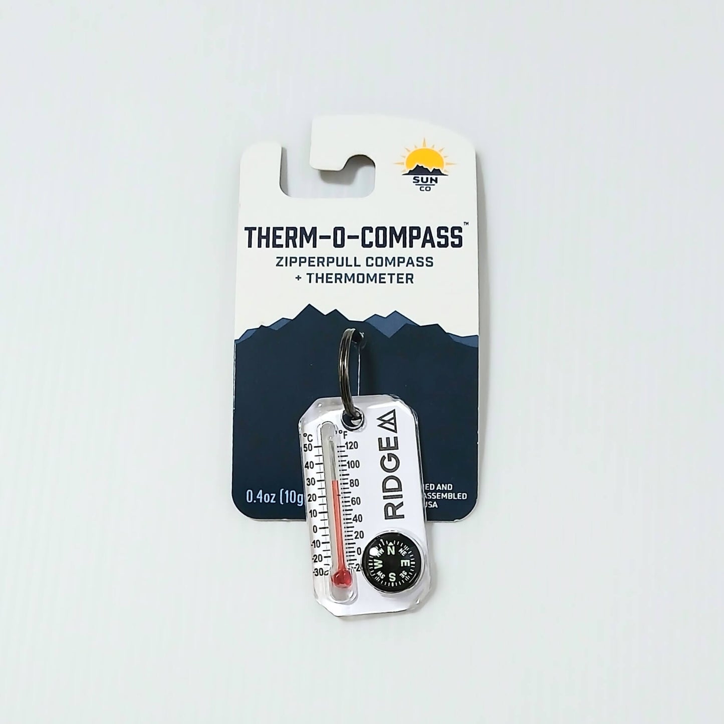 RIDGE MOUNTAIN GEAR Therm-o-compass サーモコンパス White パッケージ台紙に取り付けた状態の実物写真 - 山道具とULギアのお店 Ascend Lite