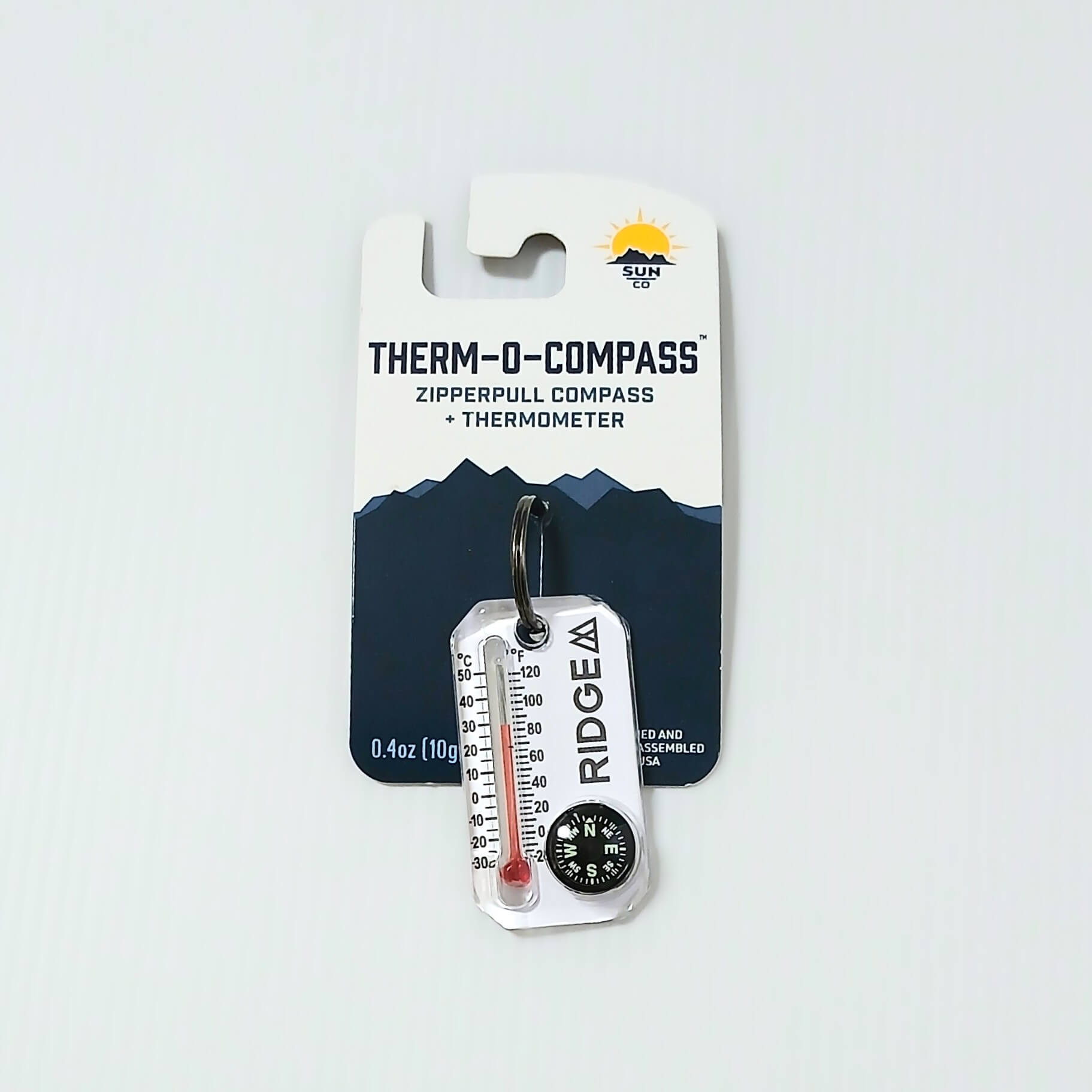 RIDGE MOUNTAIN GEAR Therm-o-compass サーモコンパス White パッケージ台紙に取り付けた状態の実物写真 - 山道具とULギアのお店 Ascend Lite