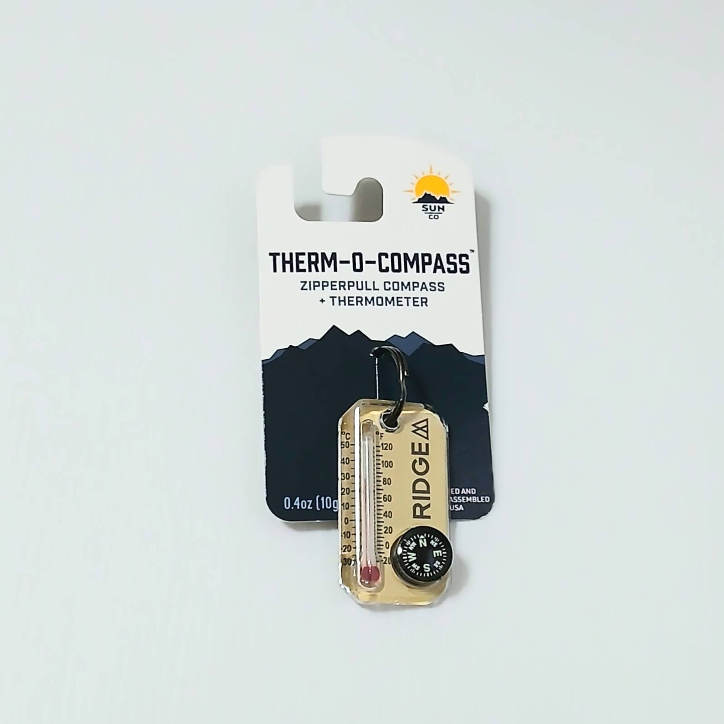 RIDGE MOUNTAIN GEAR Therm-o-compass サーモコンパス Soft Sand（ベージュ）パッケージ台紙に取り付けた状態の実物写真 - 山道具とULギアのお店 Ascend Lite