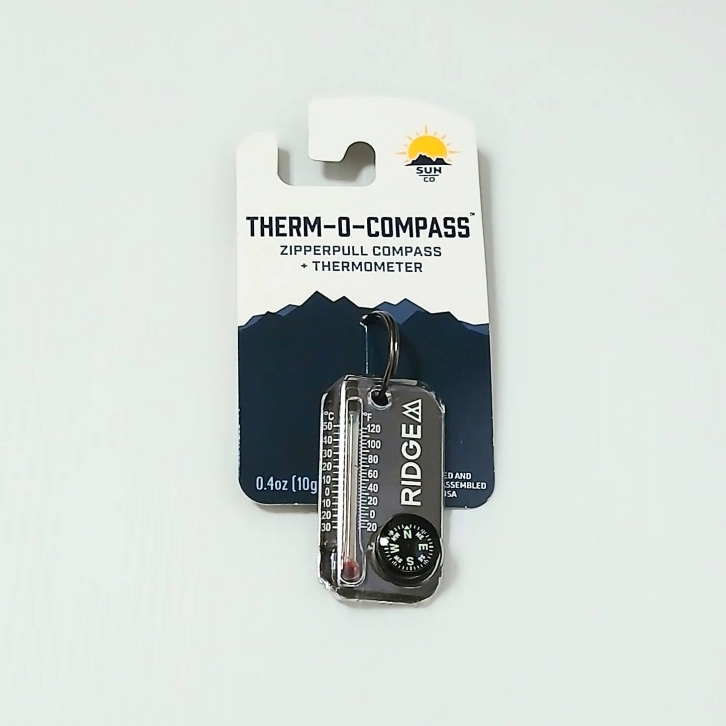 RIDGE MOUNTAIN GEAR Therm-o-compass サーモコンパス Black パッケージ台紙に取り付けた状態の実物写真 - 山道具とULギアのお店 Ascend Lite