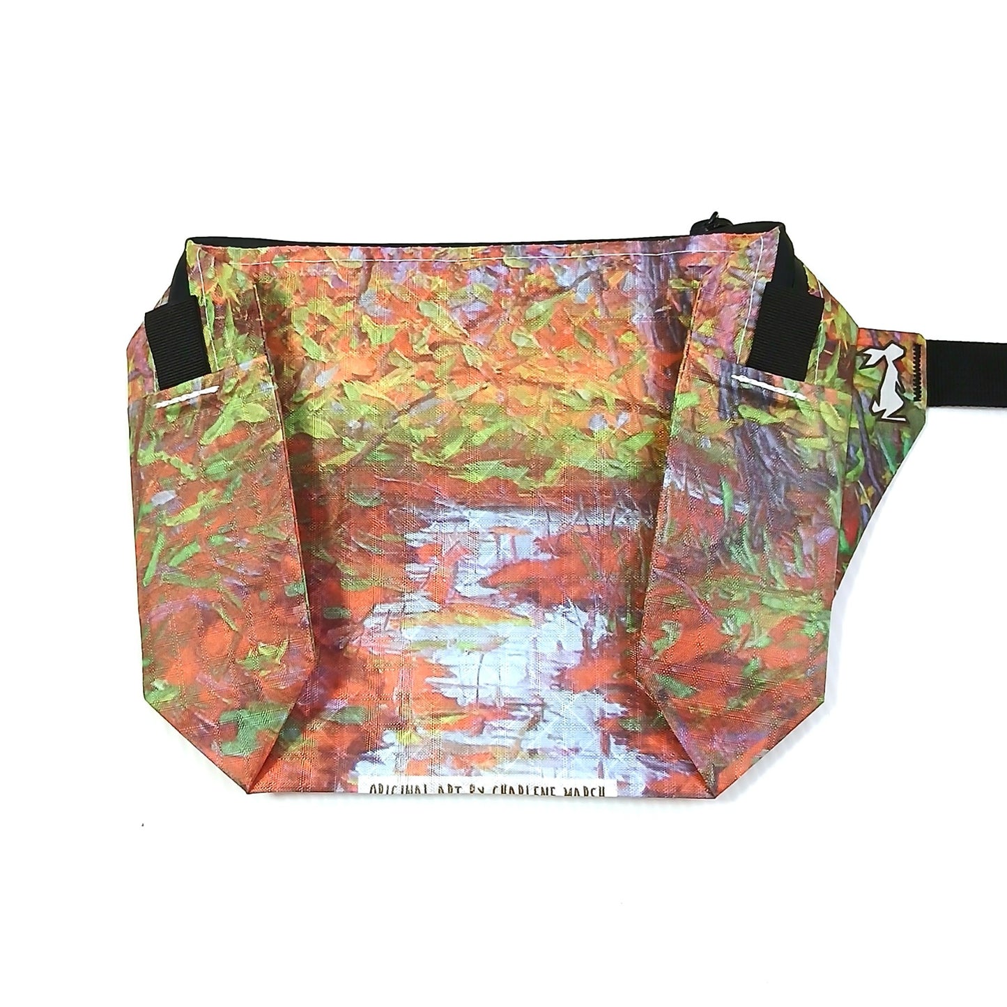 High Tail Designs The Ultralight Fanny Pack ファニーパック Splendid Fall Day（Charlene Marsh） オレンジと黄緑の紅葉に囲まれた白く光る小川を厚塗りの油彩タッチで描いた柄の正面全体と、両サイドポケットまで続く紅葉の実物写真 - 山道具とULギアのお店 Ascend Lite