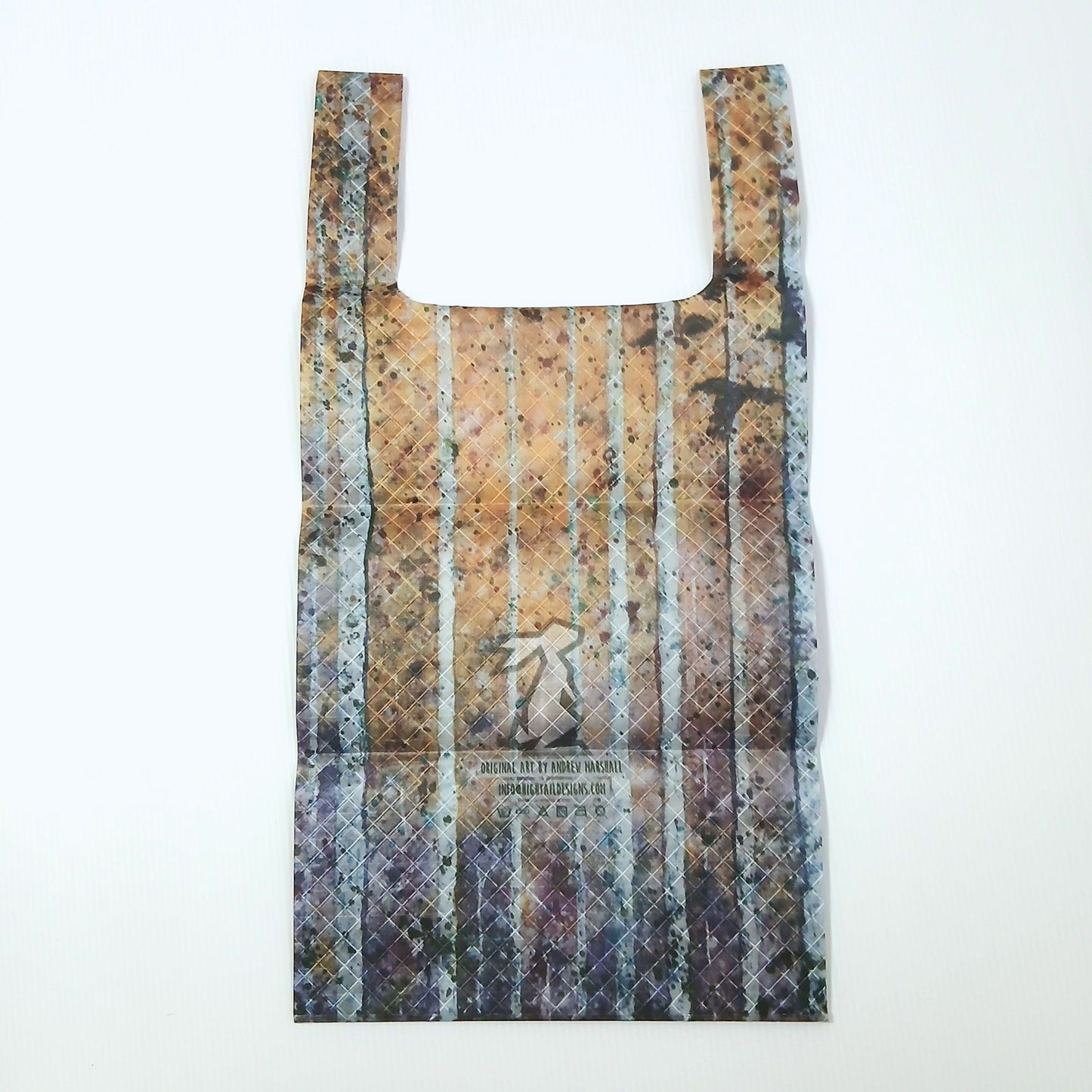High Tail Designs TX Small Shopping Bag ショッピングバッグ S Dawn 上半分が琥珀色、下半分が紫紺に沈む朝焼けのような抽象柄で、白い縦筋と細かな斑点が全面に走る。中央にグレーのうさぎのブランドロゴとアーティストクレジット印字、幅広ハンドルの平置き正面全体の実物写真 - 山道具とULギアのお店 Ascend Lite