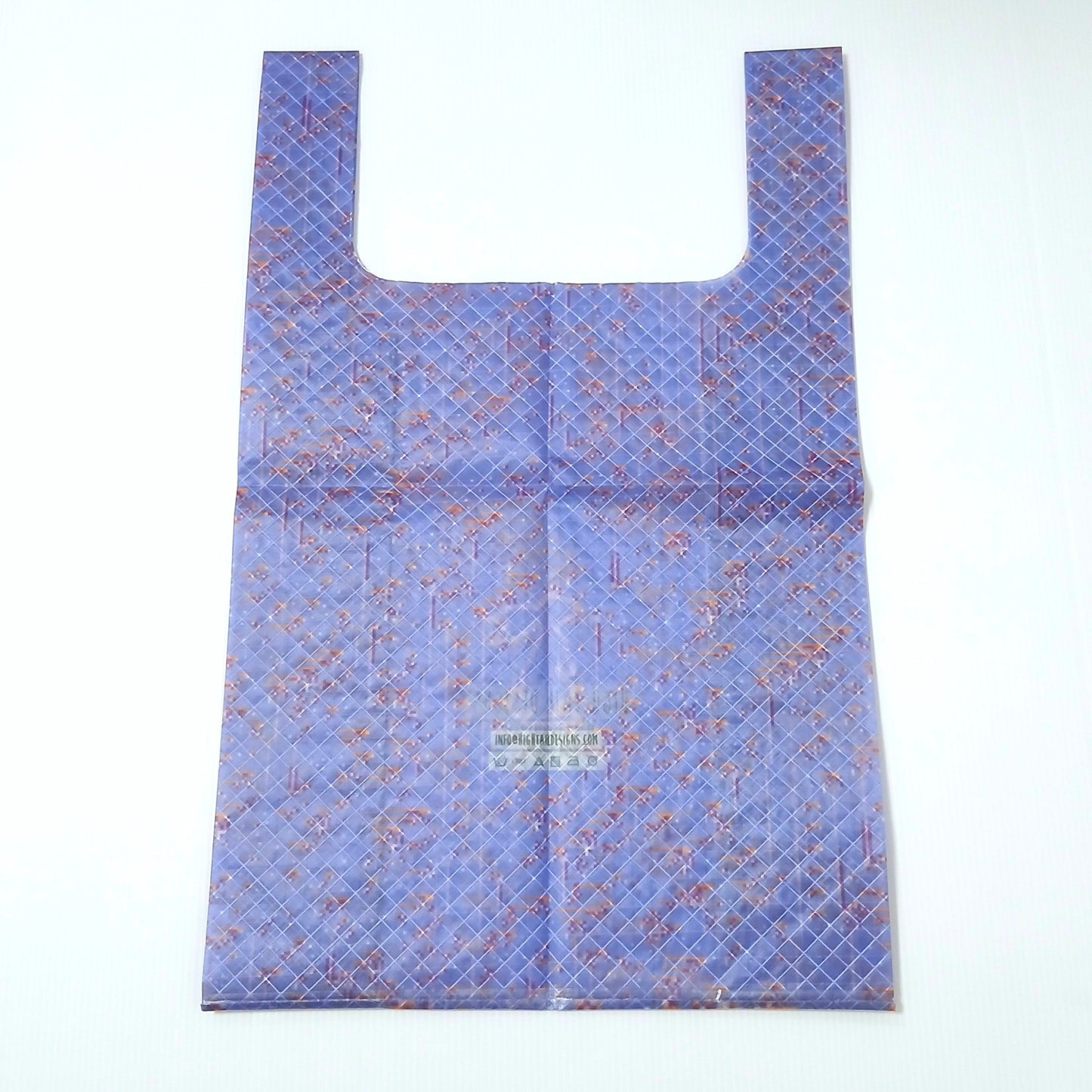 High Tail Designs TX Medium Shopping Bag ショッピングバッグ M Rain 5 青紫地に赤錆色の細かな縦筋が降り込み、斜め45°のクロスプライ格子が透ける柄。平置き正面全体と中央下のケアタグの実物写真 - 山道具とULギアのお店 Ascend Lite