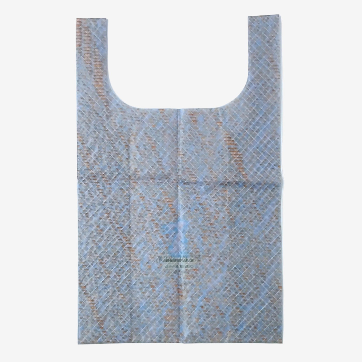 High Tail Designs TX Large Shopping Bag ショッピングバッグ L Alluvium 12 淡い水色地に赤錆色と青の細かな斜めダッシュが散る柄。ハンドルまで広げた平置き正面全体と、中央の白いうさぎのブランドロゴおよびケアタグの実物写真 - 山道具とULギアのお店 Ascend Lite
