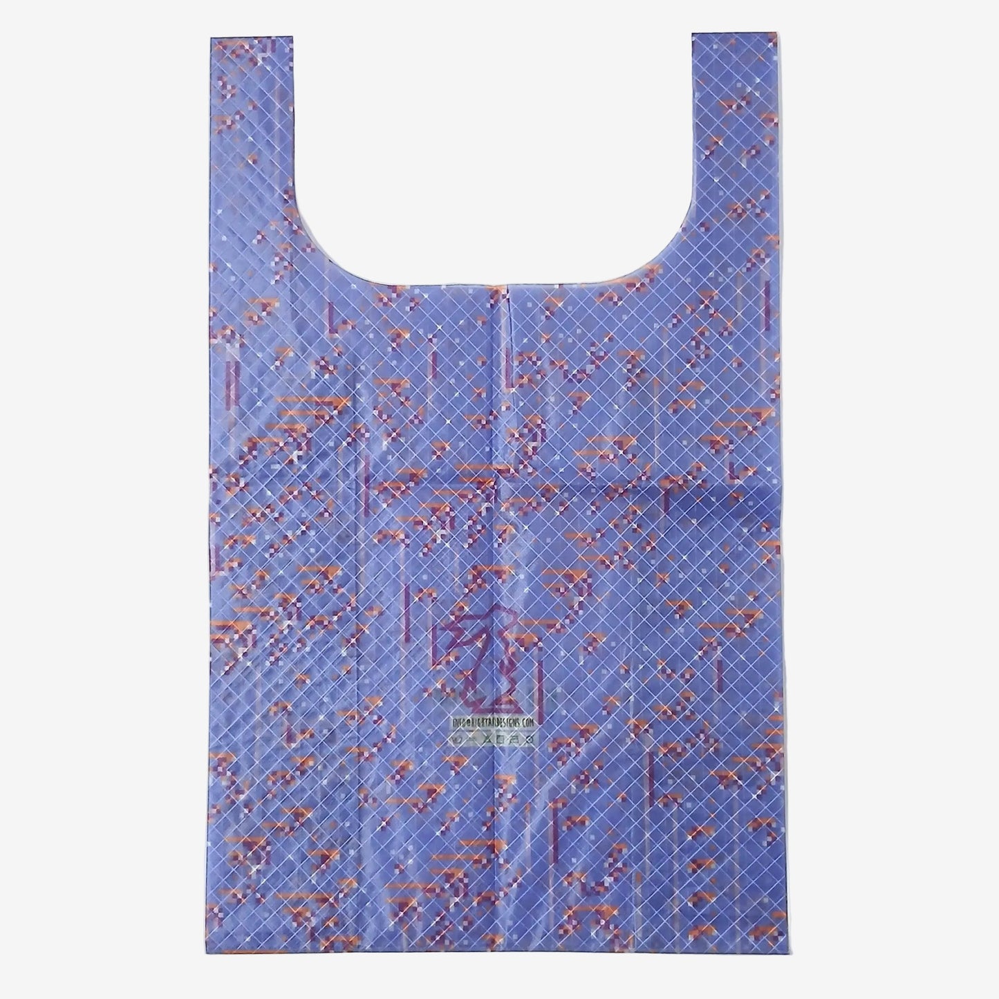 High Tail Designs TX Large Shopping Bag ショッピングバッグ L Rain 5 ラベンダーブルーの地にオレンジと赤錆色の縦線と斑が散る柄。中央に赤茶のうさぎのブランドロゴと淡緑のケアタグ、縦の折り目が残る幅広ハンドルの平置き正面全体の実物写真 - 山道具とULギアのお店 Ascend Lite