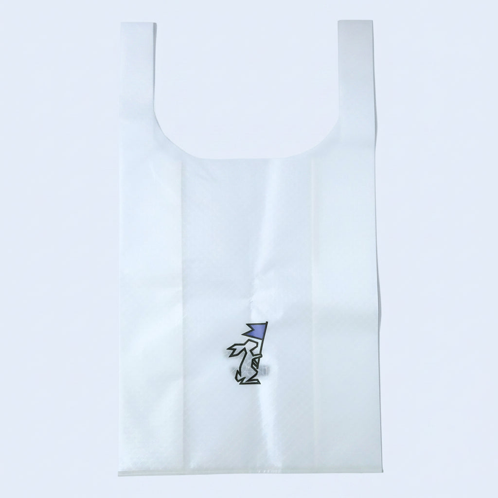 High Tail Designs TX Large Shopping Bag ショッピングバッグ L Plain（TX50） 白無地に、青紫の旗を掲げたうさぎのブランドロゴを中央やや下にプリント。細身ハンドルで横幅が絞られた深いシルエットの平置き正面全体の実物写真 - 山道具とULギアのお店 Ascend Lite