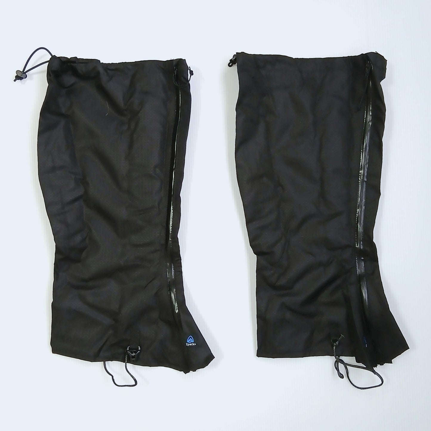 Zpacks Rain Gaiters レインゲイター Calf 実物 - 左右ペアを広げた状態・防水フロントジッパーとアーチコード - 山道具とULギアのお店 Ascend Lite