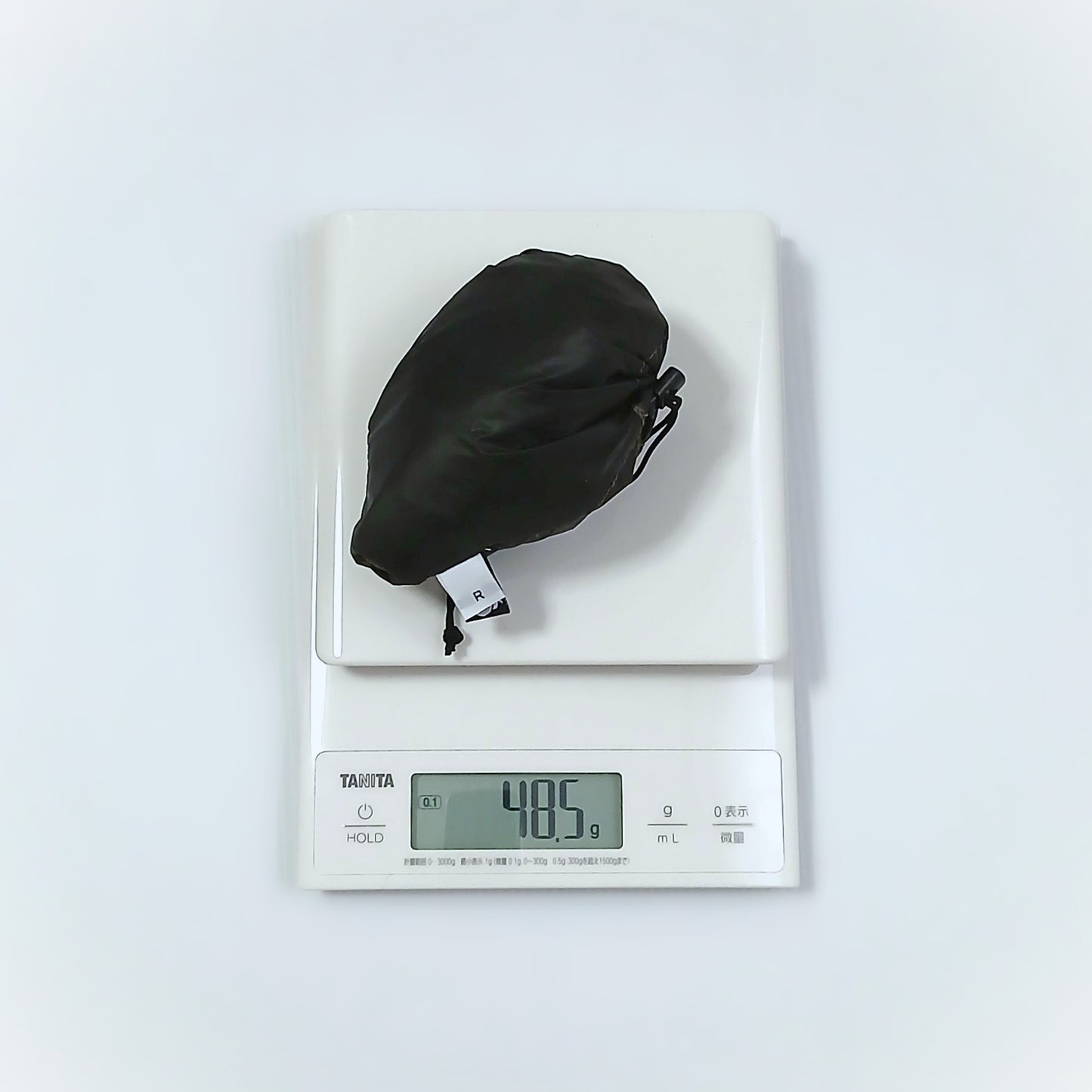 Enlightened Equipment Rain Wrap レインラップ 実測重量 - 収納ポケットに収めた状態で48.5g（TANITAスケール） - 山道具とULギアのお店 Ascend Lite