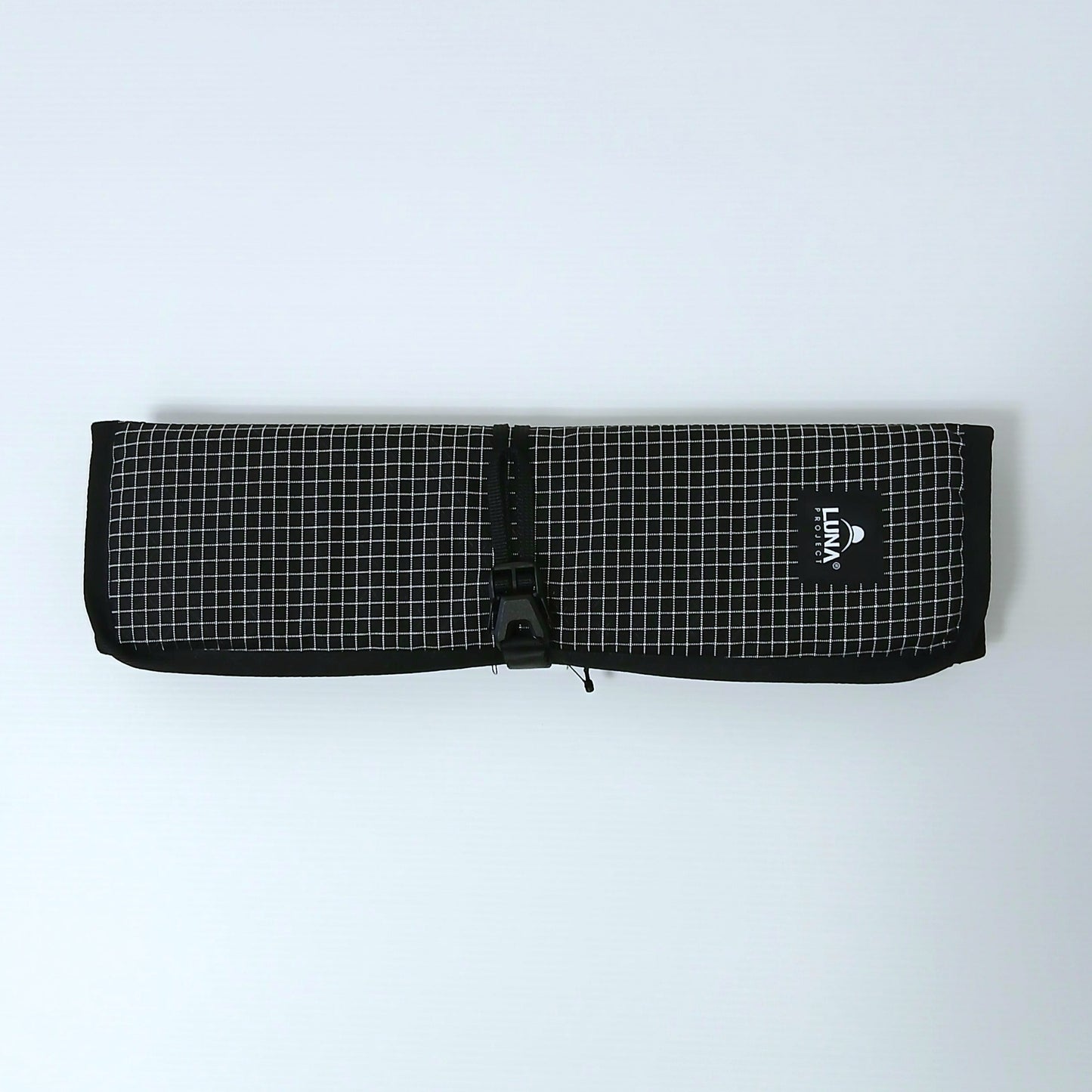 LUNA PROJECT Double Web Folding Mat ダブルウェブフォールディングマット 実物 折り畳んでストラップを留めた収納状態 - 収納時10×34×3.8cm - 山道具とULギアのお店 Ascend Lite