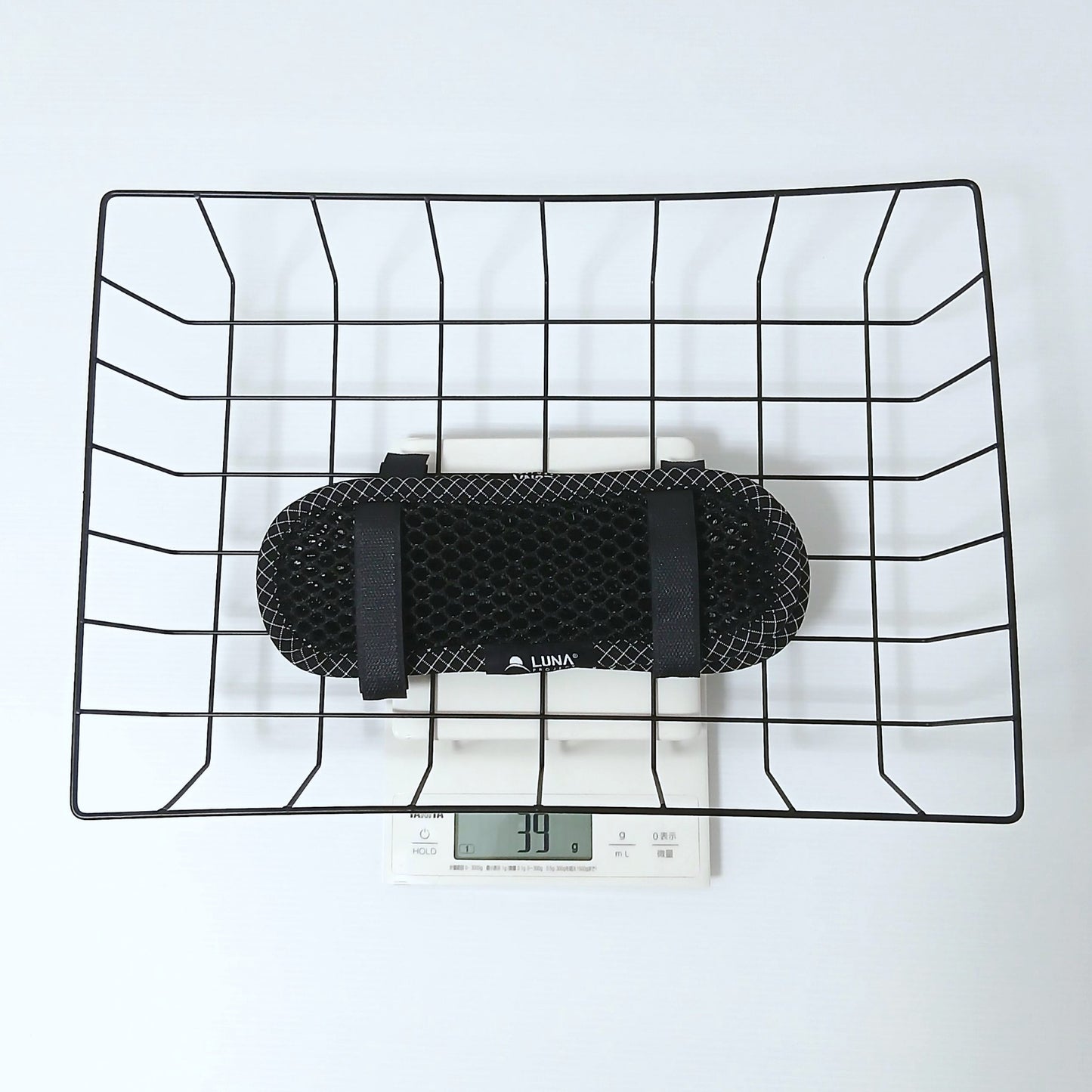 LUNA PROJECT Shoulder Air Mesh Pad ショルダーエアメッシュパッド 実物 SMサイズの計量 - デジタルスケールで2つ一組の当店実測39g - 山道具とULギアのお店 Ascend Lite
