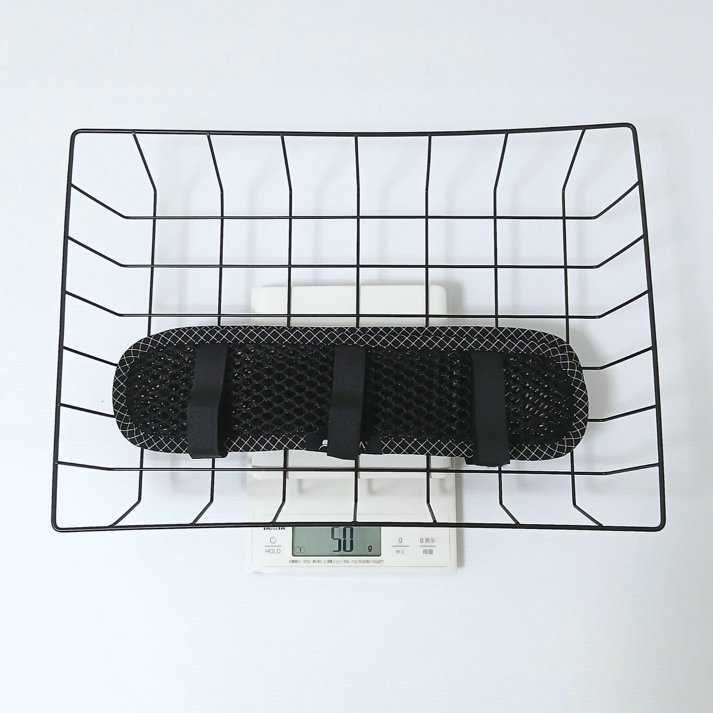LUNA PROJECT Shoulder Air Mesh Pad ショルダーエアメッシュパッド 実物 MLサイズの計量 - デジタルスケールで2つ一組の当店実測50g - 山道具とULギアのお店 Ascend Lite