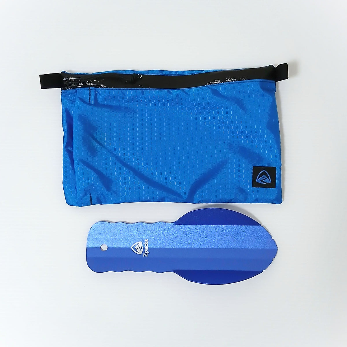 Zpacks Potty Pack with Trowel ポッティパック トロウェル付き ブルー - ジップポーチと付属のUltralight Trowelを並べた全体の実物写真 - 山道具とULギアのお店 Ascend Lite