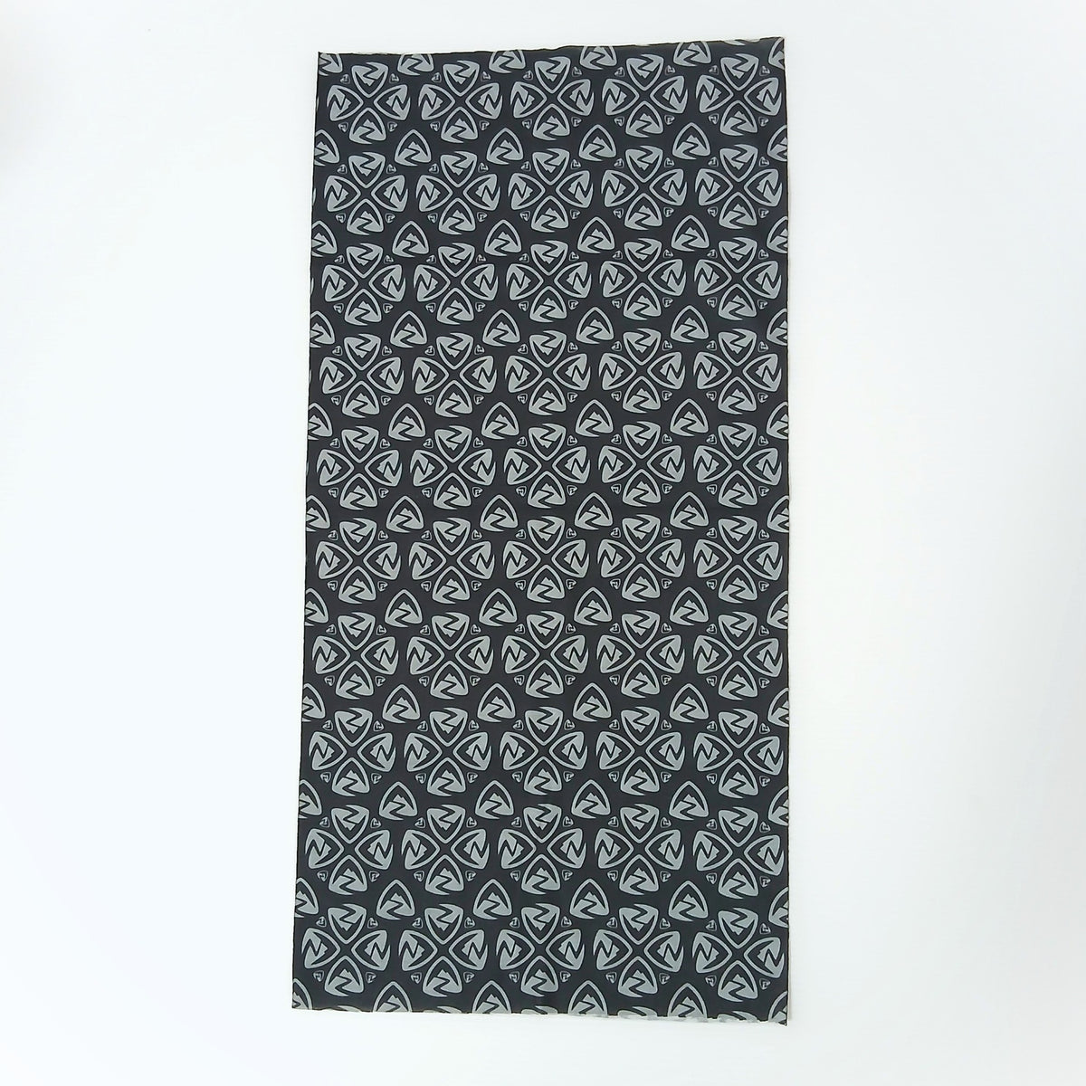 Zpacks Neck Gaiter ネックゲイター Gray/Black - 筒状のまま平置きした全体の実物写真 - 山道具とULギアのお店 Ascend Lite