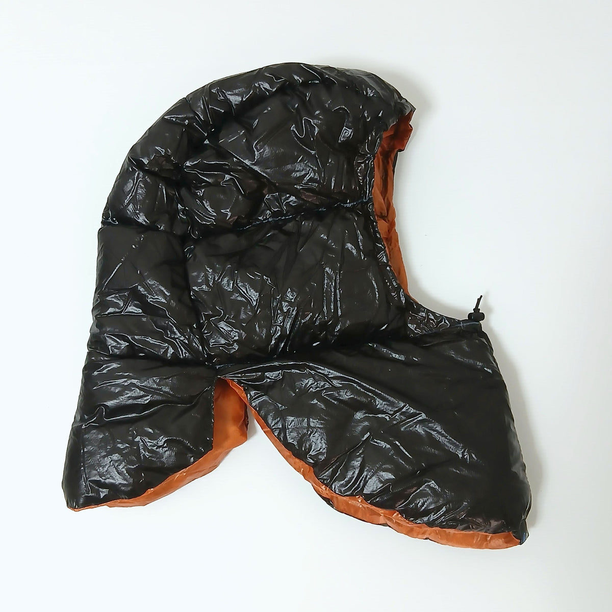 Zpacks Down Hood ダウンフード Black / Orange - ブラック面を外側にして横から見た全体の実物写真 - 山道具とULギアのお店 Ascend Lite