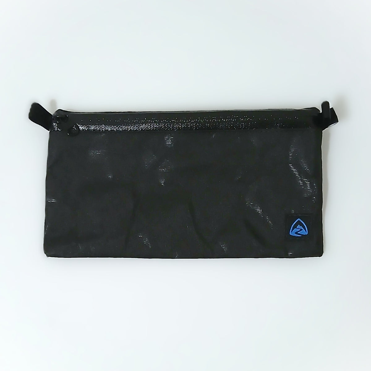 Zpacks Phone / Phablet Zip Pouch フォン／ファブレットジップポーチ Phablet - 正面から見た全体。前面のZpacksロゴパッチと止水ジッパー、両端のループの実物写真 - 山道具とULギアのお店 Ascend Lite