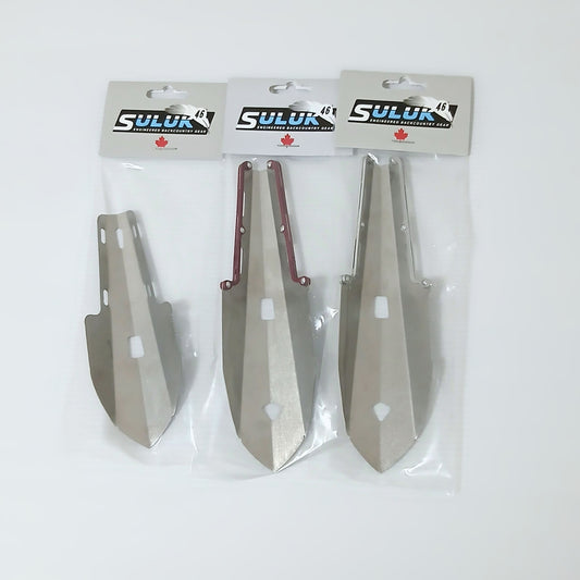 Suluk 46 TARK Titanium Backpacking Trowel ターク チタントロウェル 実物写真 - Compact・Hybrid Red・Hybrid Rawの3本を未開封パッケージのまま並べた俯瞰 - 山道具とULギアのお店 Ascend Lite