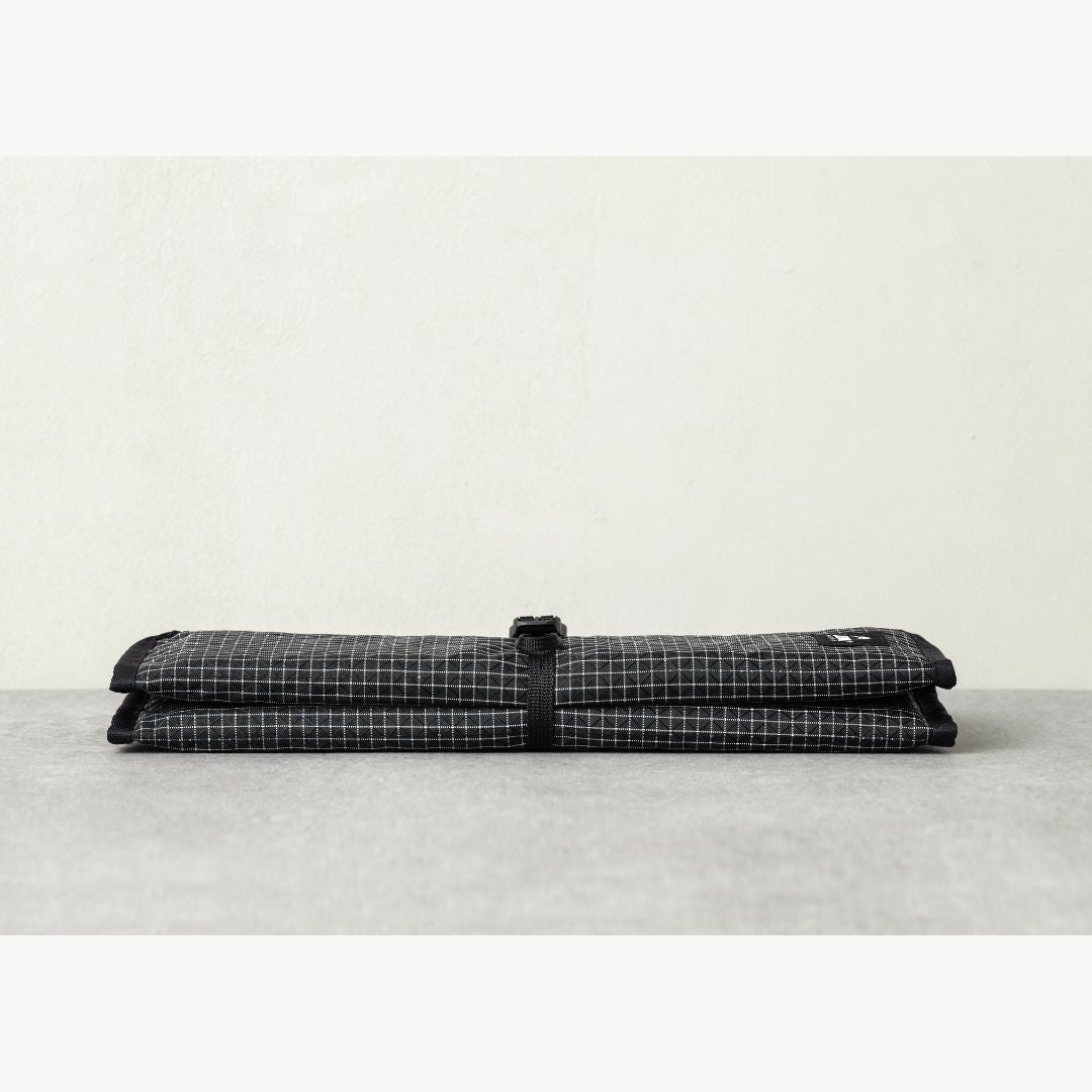 LUNA PROJECT Double Web Folding Mat 折り畳んだ状態を側面から見た厚み - 山道具とULギアのお店 Ascend Lite