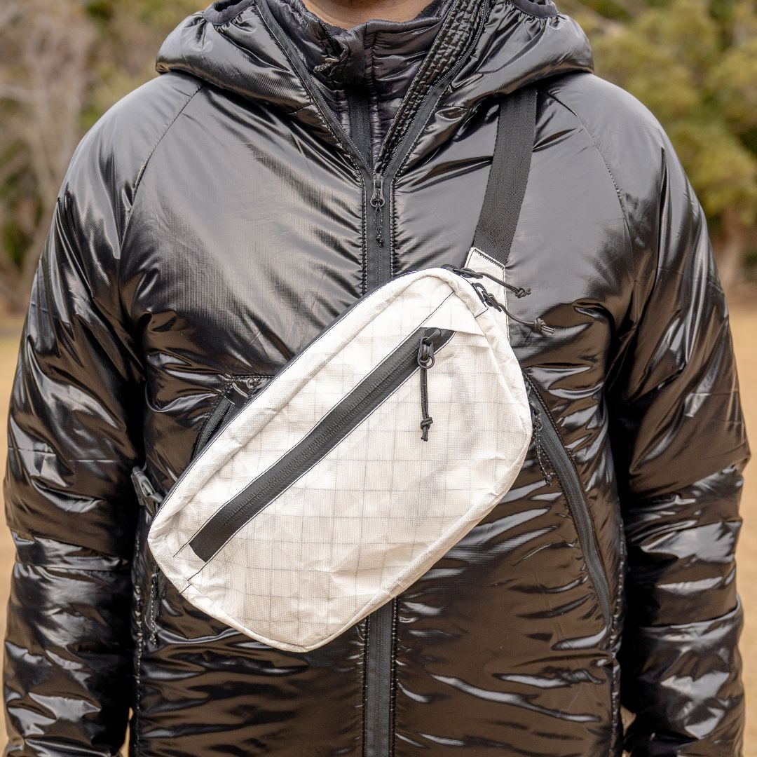 LITEWAY FANNY PACK ULTRA ファニーパックウルトラ White 斜め掛け着用のアップ - 山道具とULギアのお店 Ascend Lite
