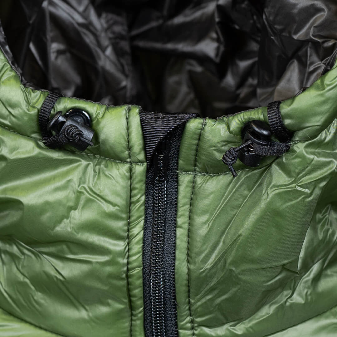 Enlightened Equipment Men's Torrid Jacket トリッドジャケット フードを絞るショックコードとコードロック - 山道具とULギアのお店 Ascend Lite