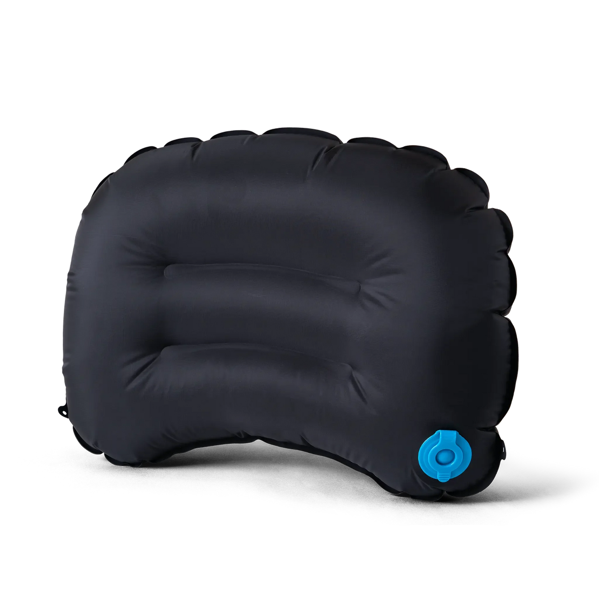 Zpacks Inflatable Pillow インフレータブルピロー - 斜め前から見た全体。底面側のブルーのフラットバルブ（公式画像） - 山道具とULギアのお店 Ascend Lite