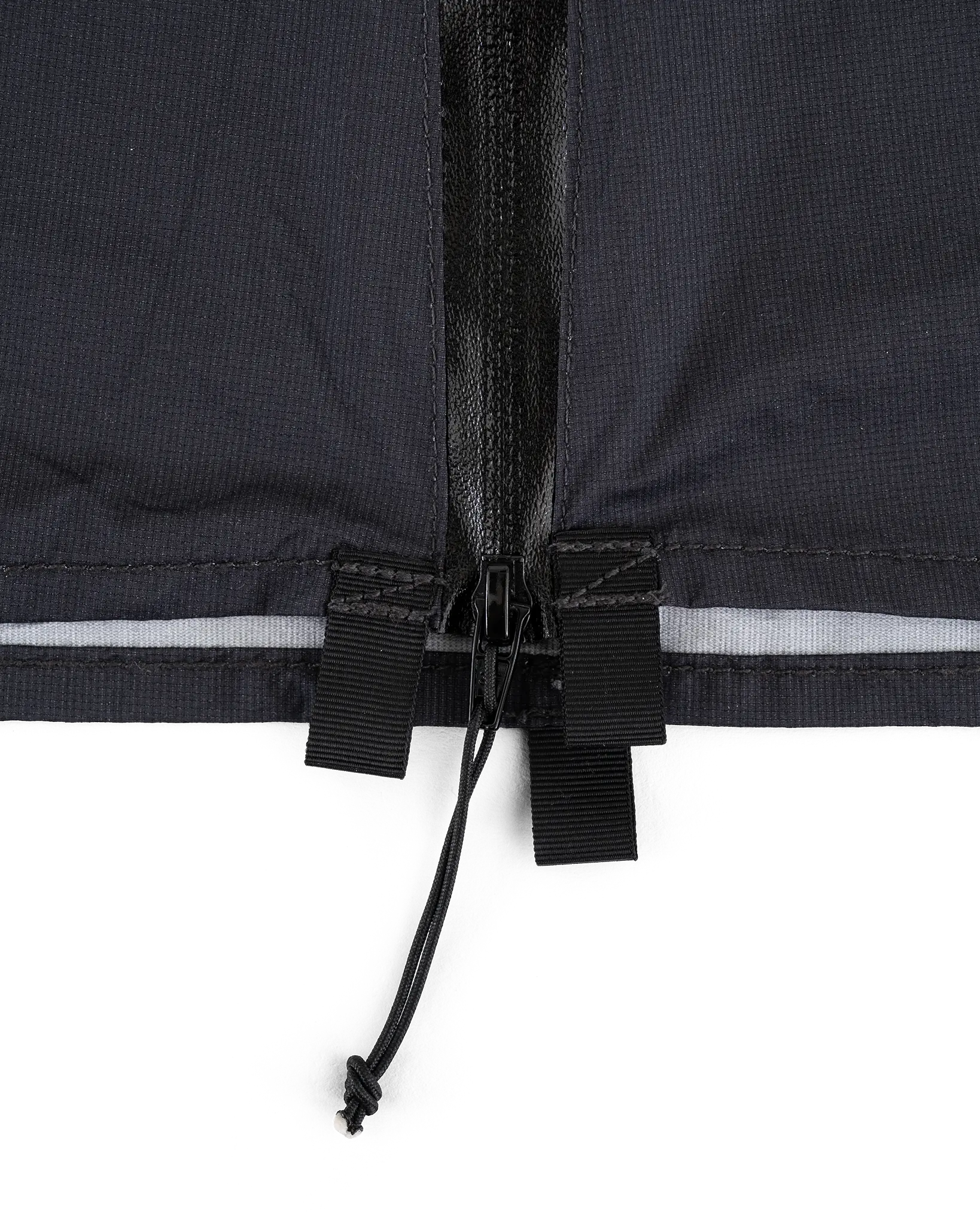 Zpacks Vertice Rain Kilt バーティスレインキルト 裾 ディテール - セパレーティングジッパー下端と両脇の補強タイアウトループ - 山道具とULギアのお店 Ascend Lite