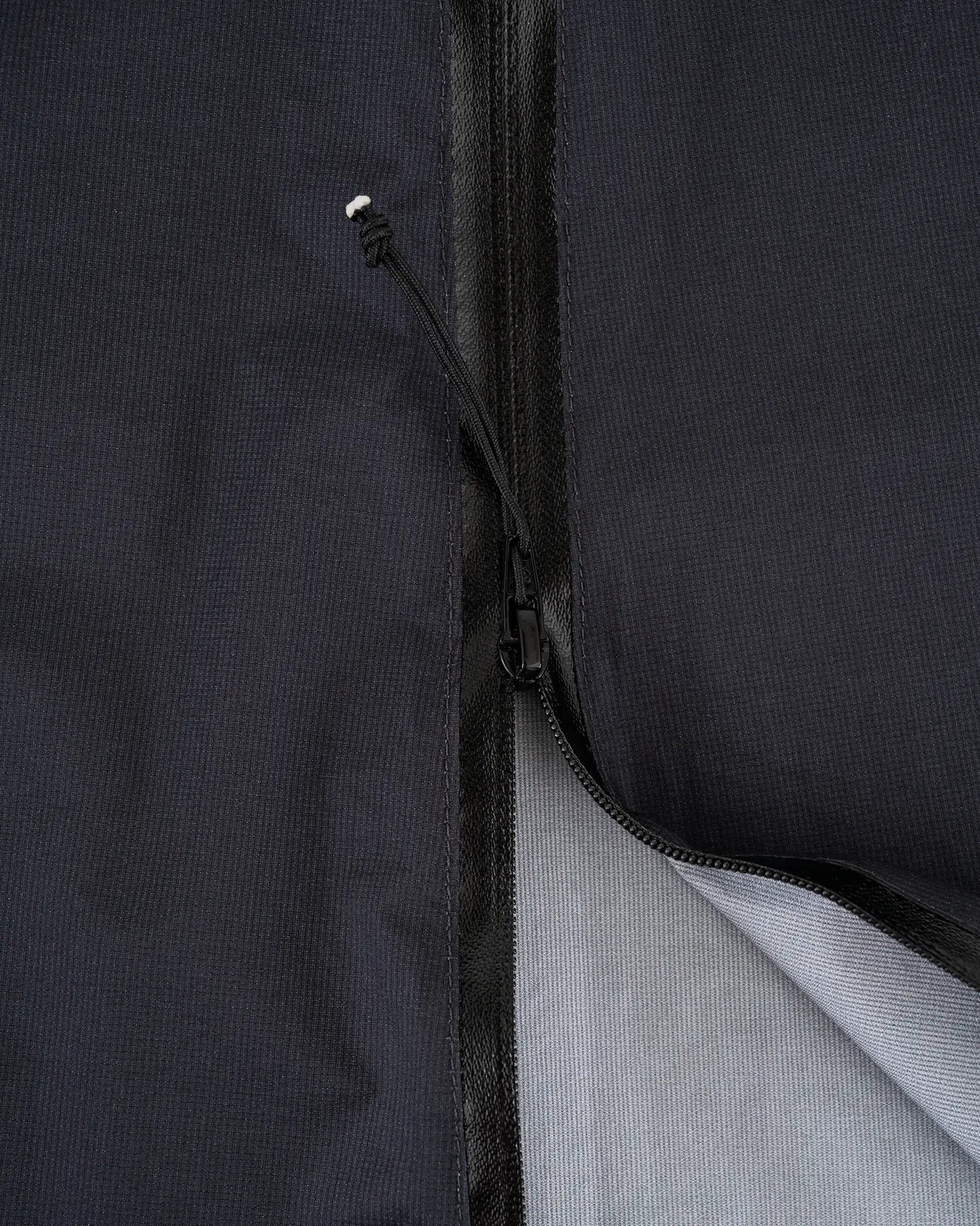 Zpacks Vertice Rain Kilt バーティスレインキルト 背面ジッパー ディテール - スライダーと引き手コード、内側のトリコットライニング - 山道具とULギアのお店 Ascend Lite
