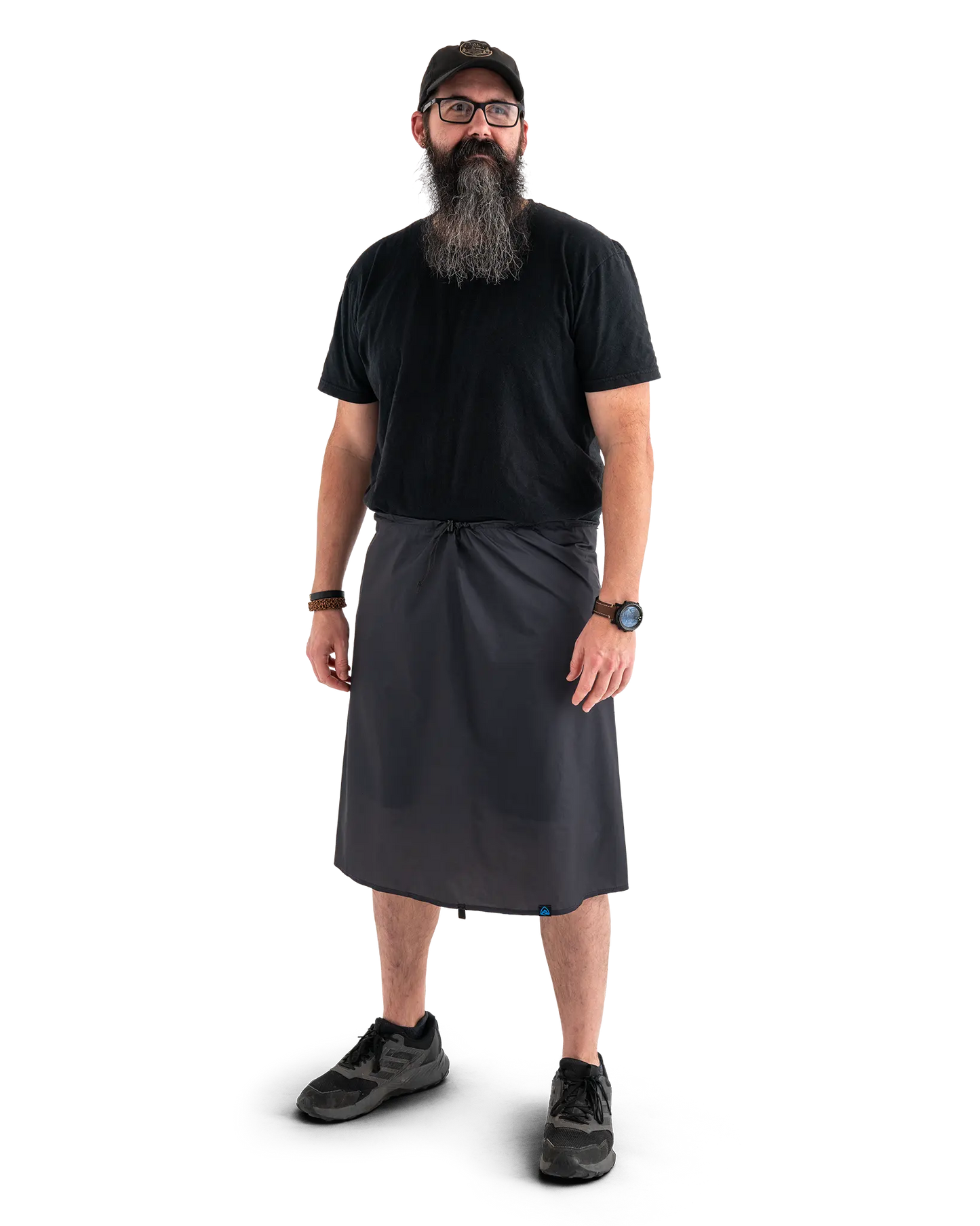 Zpacks Vertice Rain Kilt バーティスレインキルト Black 着用イメージ - 全身。行動着の上から巻いた着用感と丈の位置 - 山道具とULギアのお店 Ascend Lite