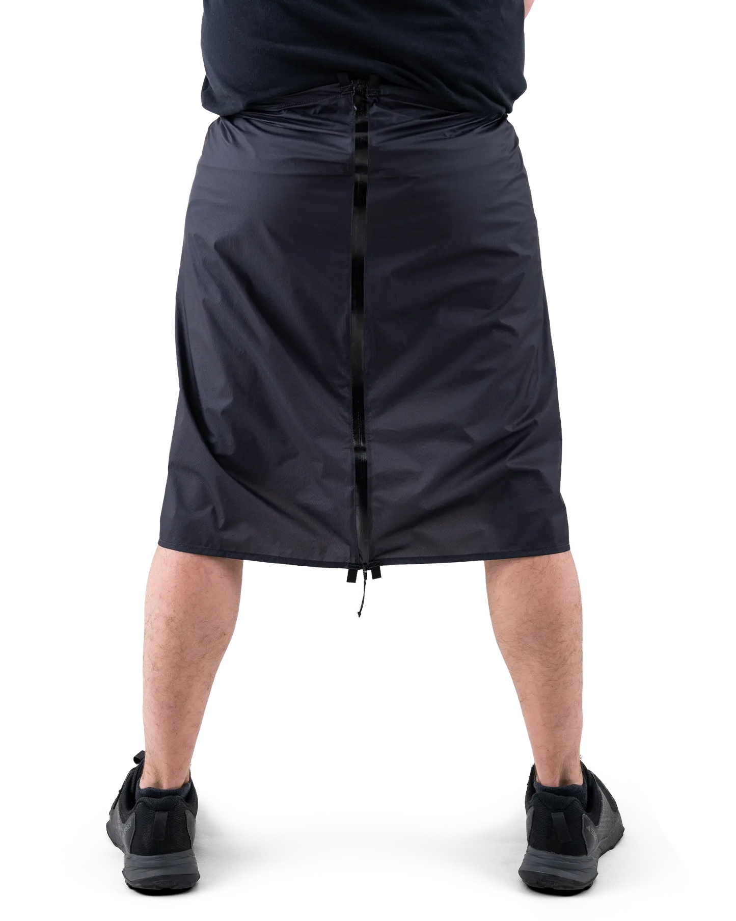 Zpacks Vertice Rain Kilt バーティスレインキルト Black 背面 - 背面のフルレングス防水セパレーティングジッパーを閉じた状態 - 山道具とULギアのお店 Ascend Lite