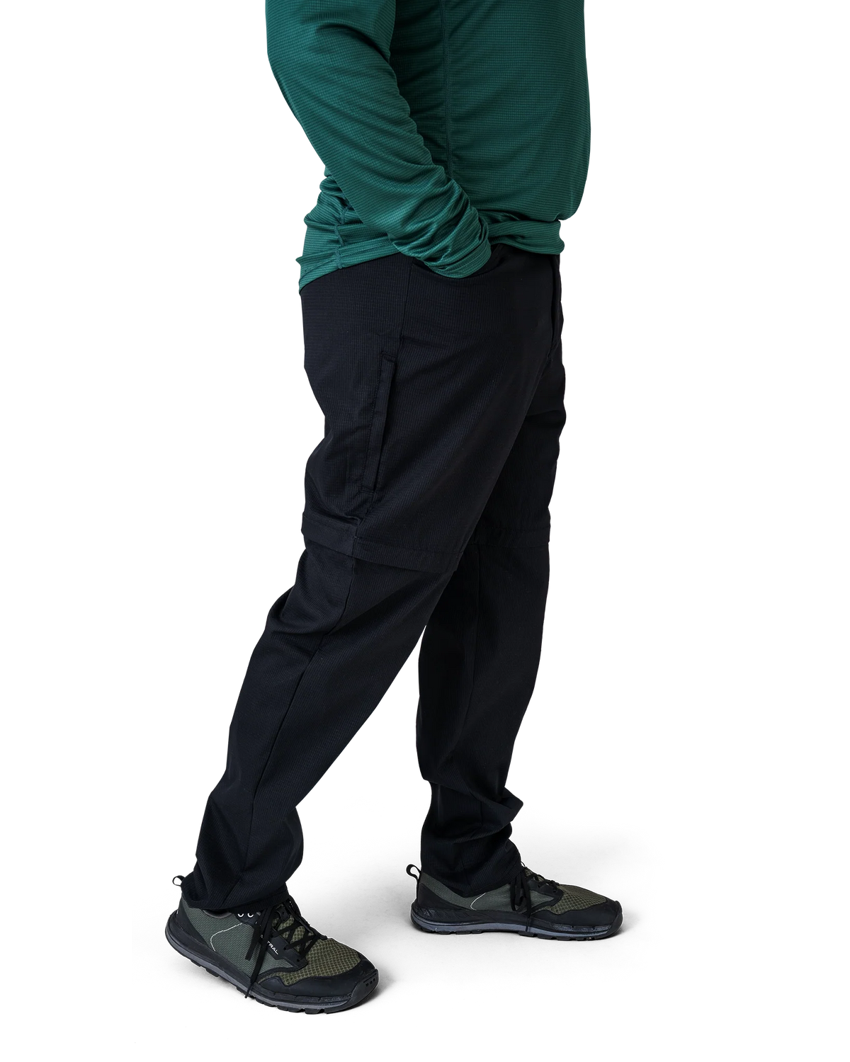 Zpacks Travel & Trail Convertible Hiking Pants トラベル＆トレイル コンバーチブル ハイキングパンツ Black - 長ズボンで歩く姿を横から見たシルエット（公式画像） - 山道具とULギアのお店 Ascend Lite
