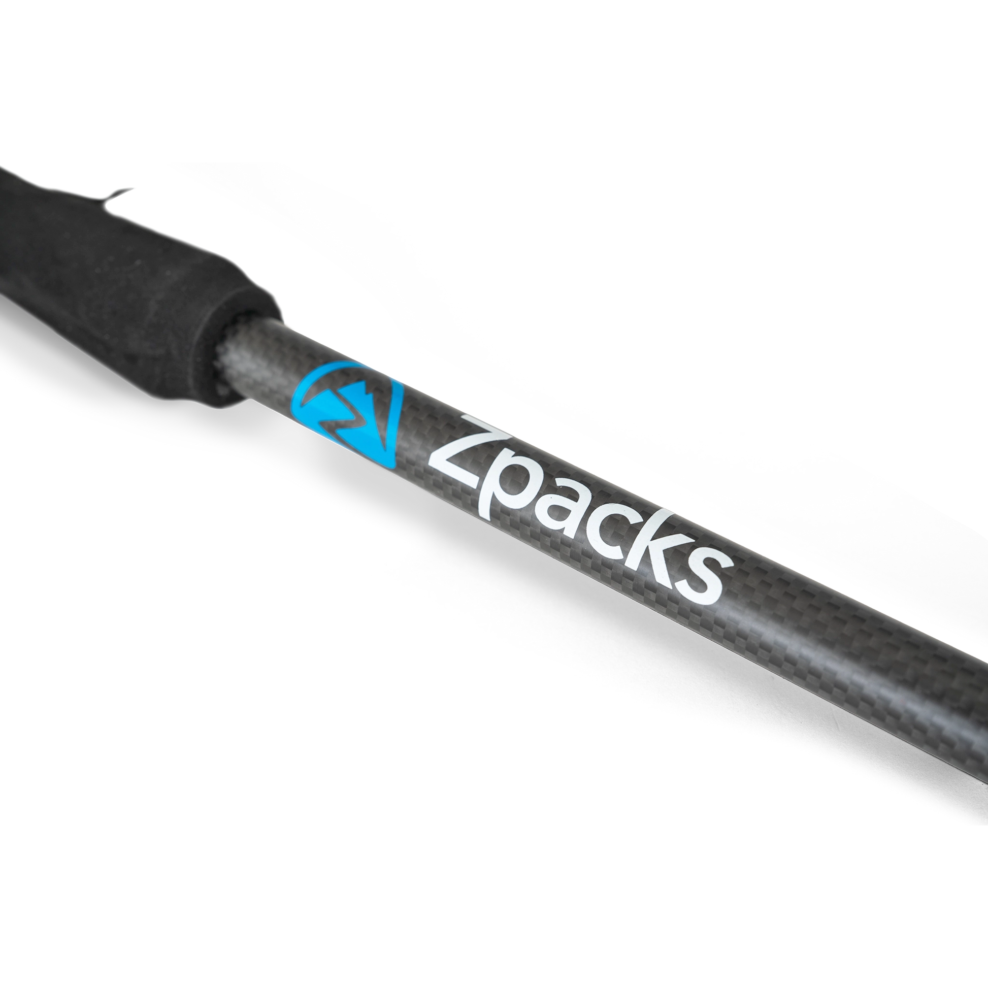 Zpacks Minimalist Trekking Pole ミニマリストトレッキングポール シャフト上部を接写・カーボン繊維の織り目とZpacksロゴ、フォームグリップ下端との接合部（公式画像） - 山道具とULギアのお店 Ascend Lite
