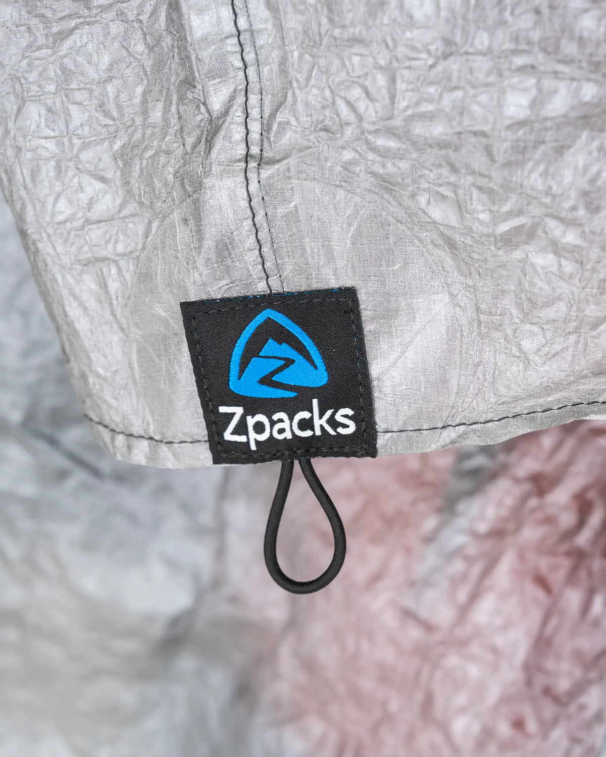 Zpacks Convertible Groundsheet Poncho コンバーチブルグランドシートポンチョ - 裾のZpacksロゴとコードループ（公式画像） - 山道具とULギアのお店 Ascend Lite