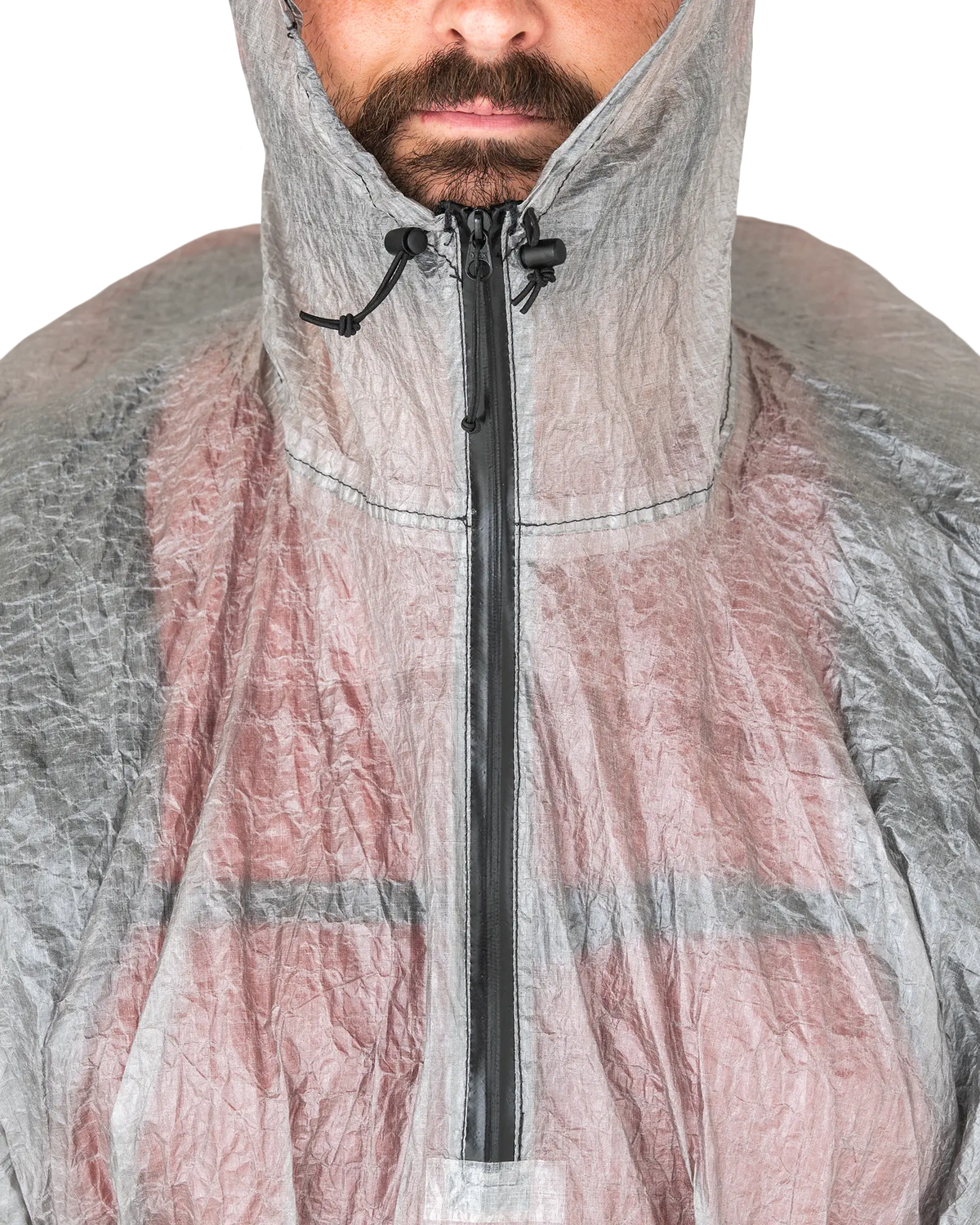 Zpacks Convertible Groundsheet Poncho コンバーチブルグランドシートポンチョ - 首元の防水ジッパーとフードの絞り（公式画像） - 山道具とULギアのお店 Ascend Lite
